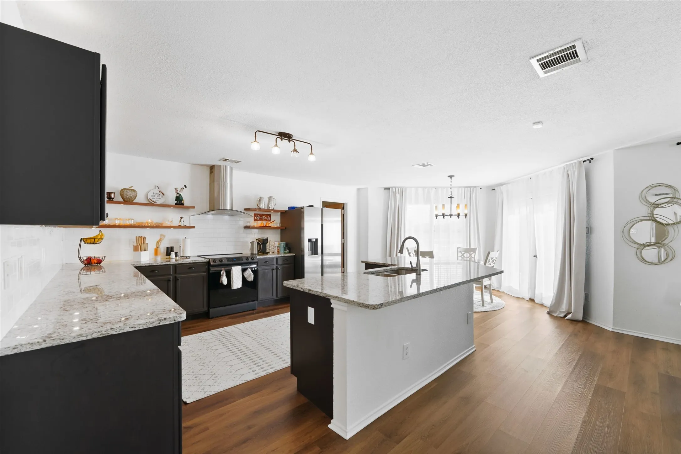 Single Family Residence For Sale in Tarrant County , 7536 Brentwood Stair Road, Fort Worth, Texas 76112, 4 Bedroom, 3 Bathroom, 2 Garage spaces, 3,298 Sqft, built in 2005, mls#21382683, Real Estate Agent in Fort Worth, Homes For Sale in Tarrant county, Homes For Sale in Fort Worth, Realtor in Fort Worth Texas, Real Estate Brokerage Independent Realty Texas, Luminita Cordes Realtor