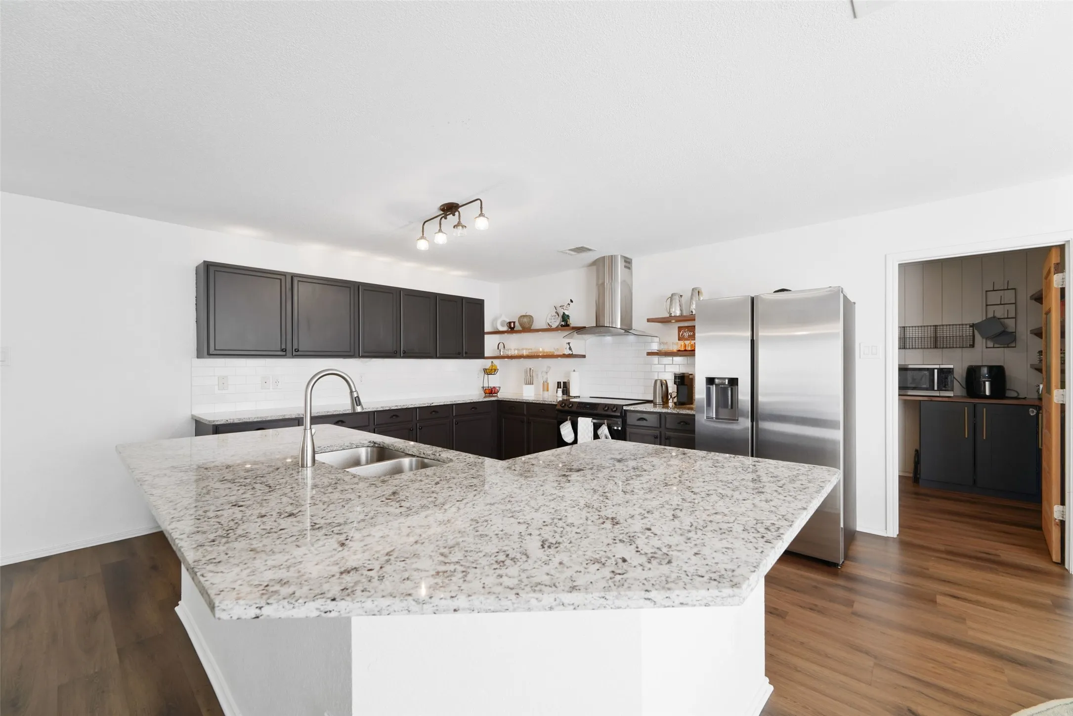 Single Family Residence For Sale in Tarrant County , 7536 Brentwood Stair Road, Fort Worth, Texas 76112, 4 Bedroom, 3 Bathroom, 2 Garage spaces, 3,298 Sqft, built in 2005, mls#21382683, Real Estate Agent in Fort Worth, Homes For Sale in Tarrant county, Homes For Sale in Fort Worth, Realtor in Fort Worth Texas, Real Estate Brokerage Independent Realty Texas, Luminita Cordes Realtor