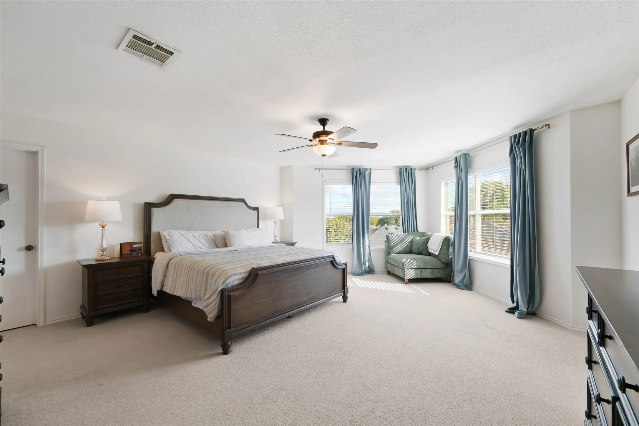 Single Family Residence For Sale in Tarrant County , 7536 Brentwood Stair Road, Fort Worth, Texas 76112, 4 Bedroom, 3 Bathroom, 2 Garage spaces, 3,298 Sqft, built in 2005, mls#21382683, Real Estate Agent in Fort Worth, Homes For Sale in Tarrant county, Homes For Sale in Fort Worth, Realtor in Fort Worth Texas, Real Estate Brokerage Independent Realty Texas, Luminita Cordes Realtor