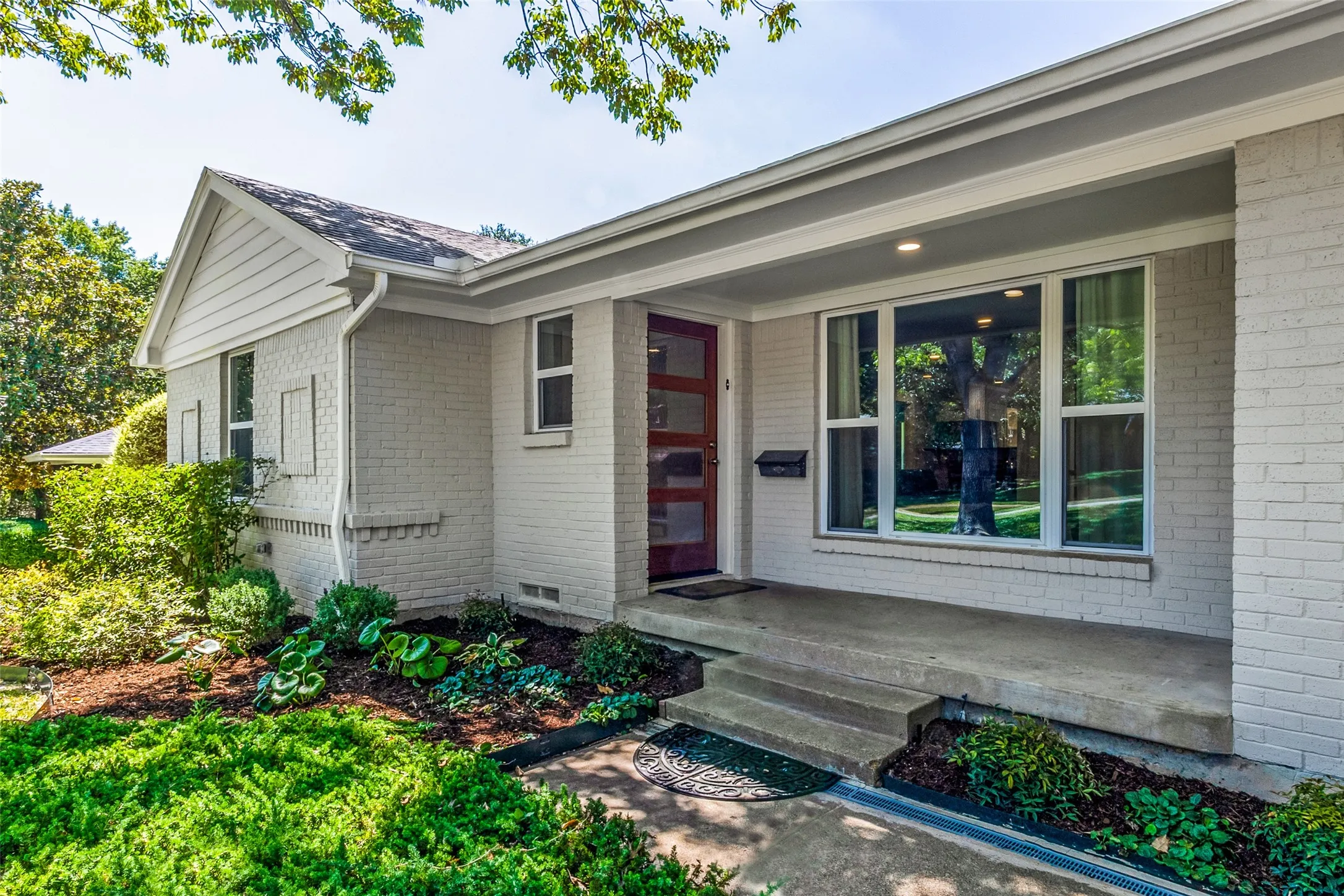 Single Family Residence For Sale in Dallas County , 11609 Colmar Street, Dallas, Texas 75218, 3 Bedroom, 2 Bathroom, 1 Garage spaces, 1,557 Sqft, built in 1955, mls#21374262, Real Estate Agent in Dallas, Homes For Sale in Dallas county, Homes For Sale in Dallas, Realtor in Dallas Texas, Real Estate Brokerage Independent Realty Texas, Luminita Cordes Realtor