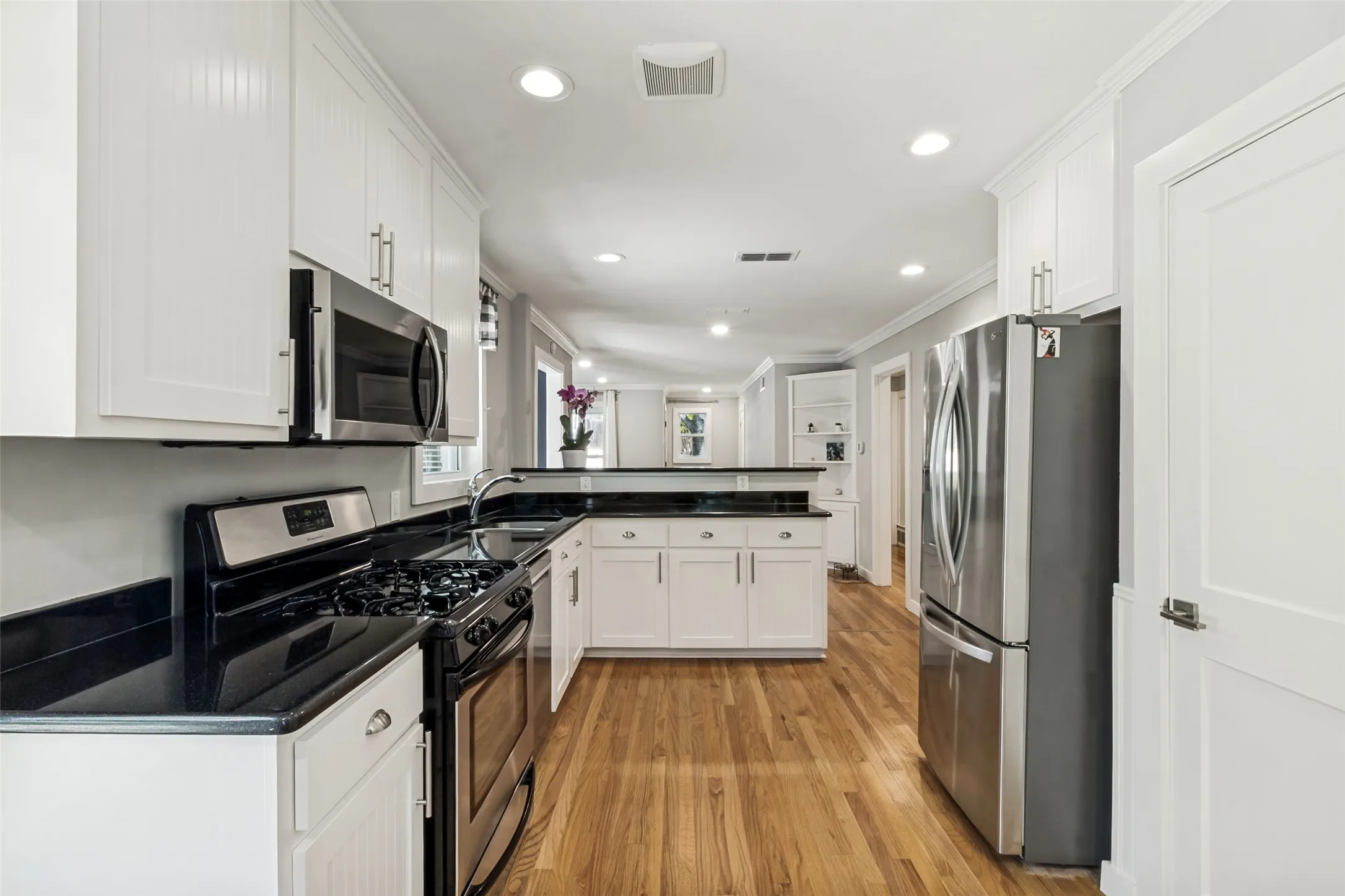 Single Family Residence For Sale in Dallas County , 11609 Colmar Street, Dallas, Texas 75218, 3 Bedroom, 2 Bathroom, 1 Garage spaces, 1,557 Sqft, built in 1955, mls#21374262, Real Estate Agent in Dallas, Homes For Sale in Dallas county, Homes For Sale in Dallas, Realtor in Dallas Texas, Real Estate Brokerage Independent Realty Texas, Luminita Cordes Realtor