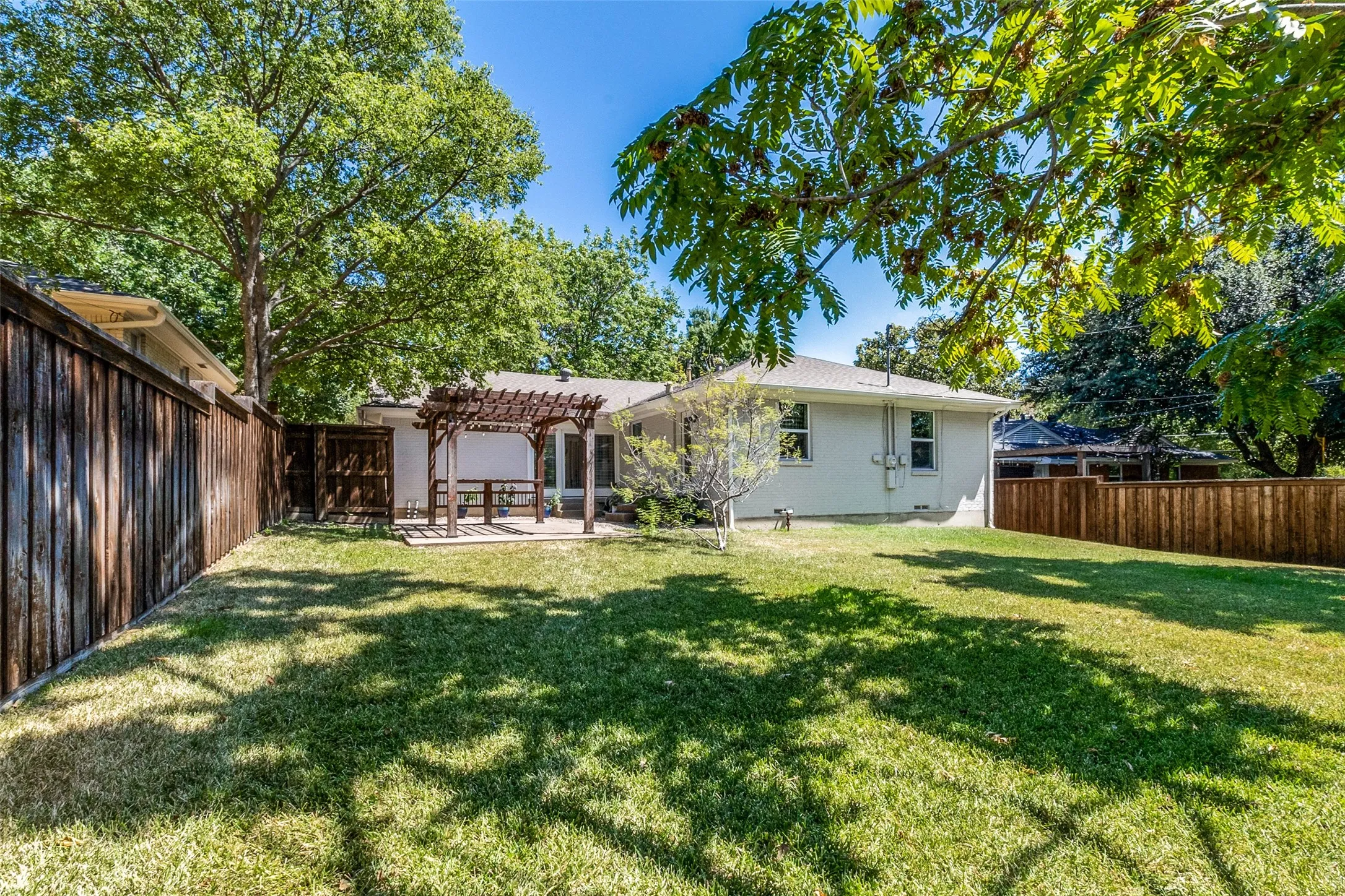 Single Family Residence For Sale in Dallas County , 11609 Colmar Street, Dallas, Texas 75218, 3 Bedroom, 2 Bathroom, 1 Garage spaces, 1,557 Sqft, built in 1955, mls#21374262, Real Estate Agent in Dallas, Homes For Sale in Dallas county, Homes For Sale in Dallas, Realtor in Dallas Texas, Real Estate Brokerage Independent Realty Texas, Luminita Cordes Realtor