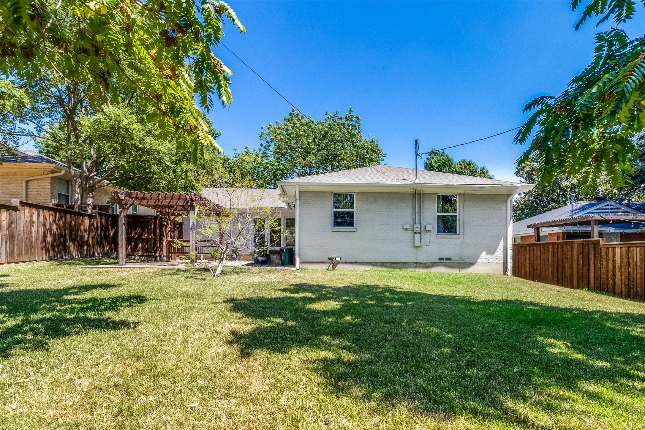 Single Family Residence For Sale in Dallas County , 11609 Colmar Street, Dallas, Texas 75218, 3 Bedroom, 2 Bathroom, 1 Garage spaces, 1,557 Sqft, built in 1955, mls#21374262, Real Estate Agent in Dallas, Homes For Sale in Dallas county, Homes For Sale in Dallas, Realtor in Dallas Texas, Real Estate Brokerage Independent Realty Texas, Luminita Cordes Realtor