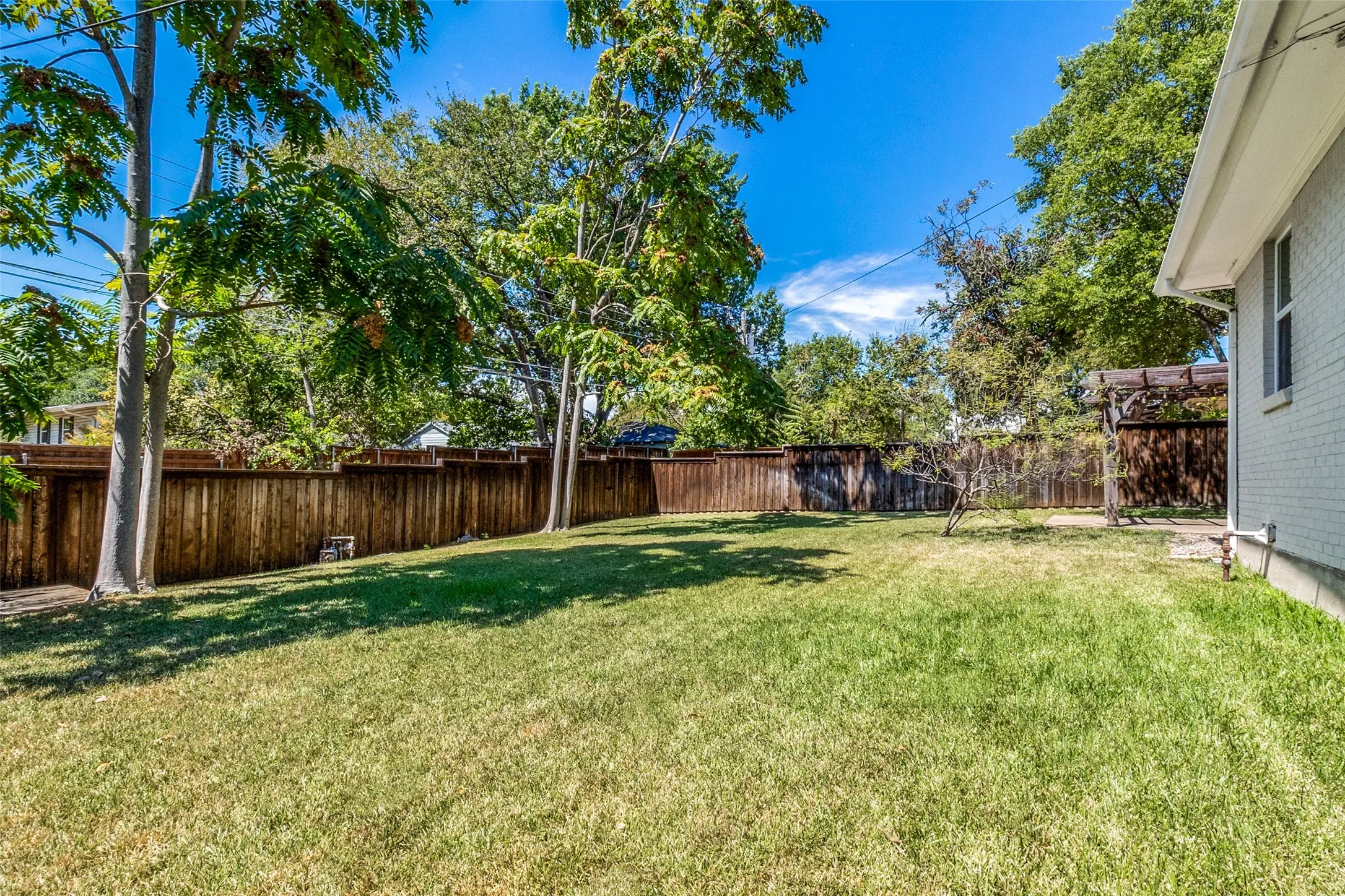 Single Family Residence For Sale in Dallas County , 11609 Colmar Street, Dallas, Texas 75218, 3 Bedroom, 2 Bathroom, 1 Garage spaces, 1,557 Sqft, built in 1955, mls#21374262, Real Estate Agent in Dallas, Homes For Sale in Dallas county, Homes For Sale in Dallas, Realtor in Dallas Texas, Real Estate Brokerage Independent Realty Texas, Luminita Cordes Realtor