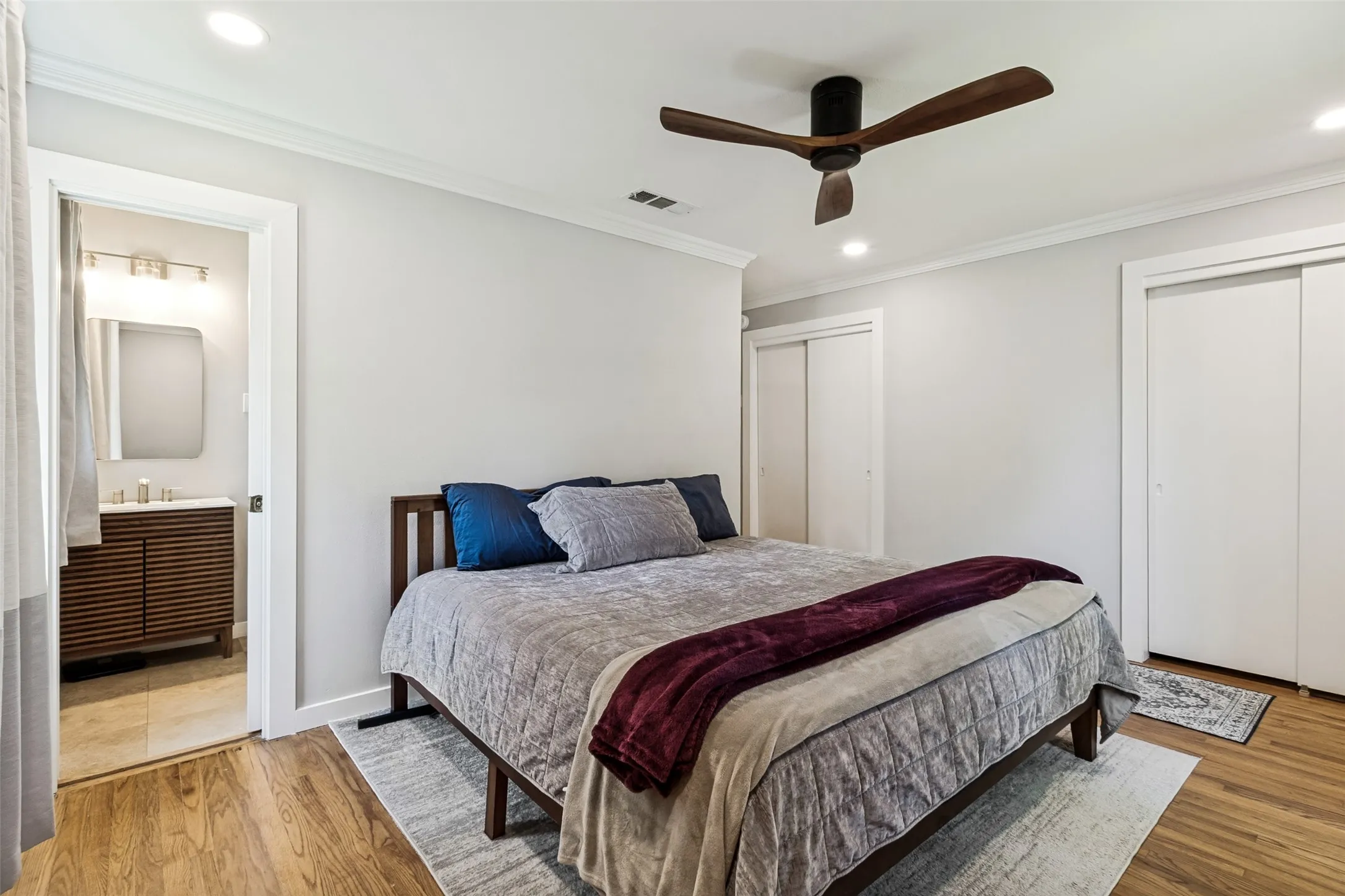 Single Family Residence For Sale in Dallas County , 11609 Colmar Street, Dallas, Texas 75218, 3 Bedroom, 2 Bathroom, 1 Garage spaces, 1,557 Sqft, built in 1955, mls#21374262, Real Estate Agent in Dallas, Homes For Sale in Dallas county, Homes For Sale in Dallas, Realtor in Dallas Texas, Real Estate Brokerage Independent Realty Texas, Luminita Cordes Realtor