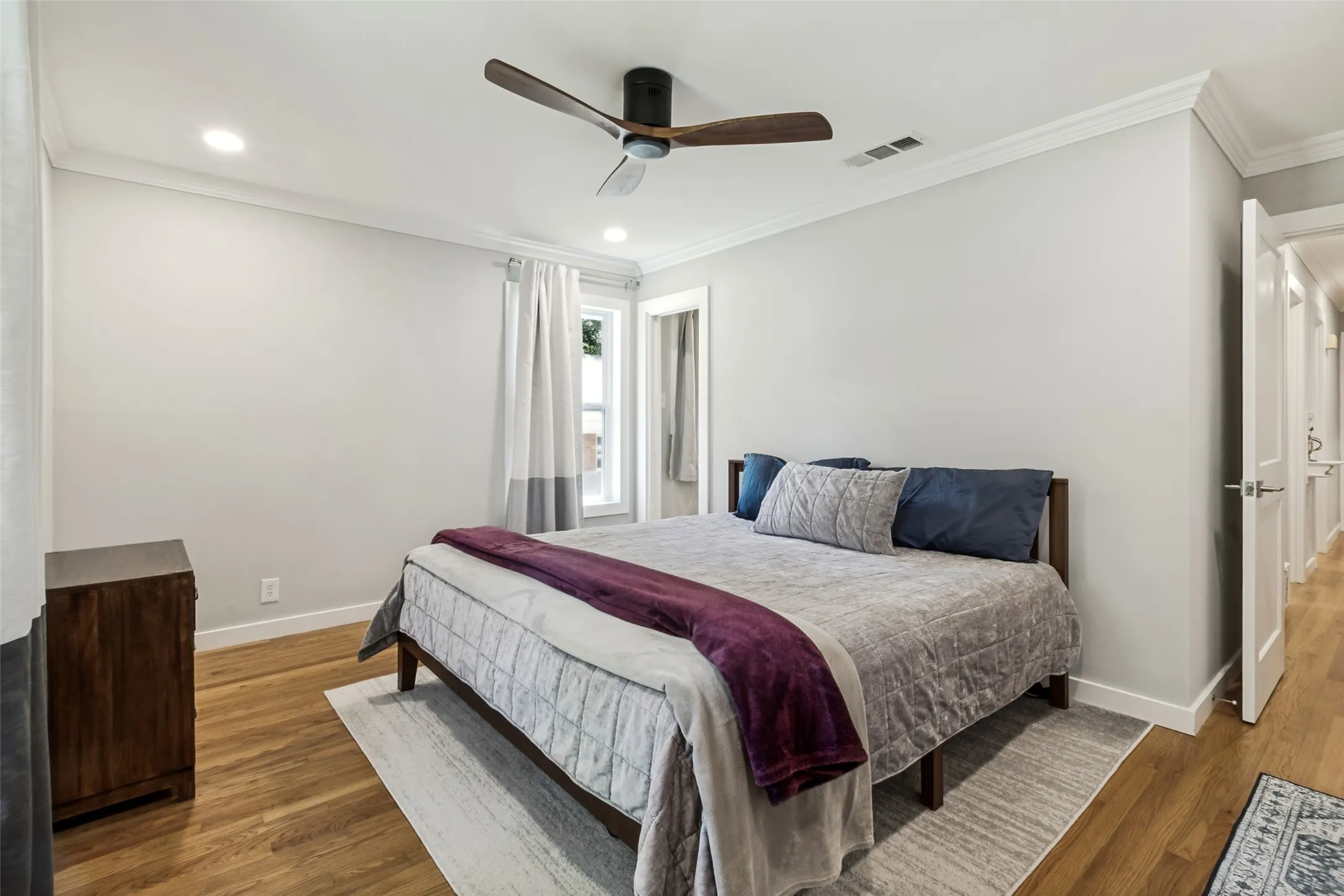 Single Family Residence For Sale in Dallas County , 11609 Colmar Street, Dallas, Texas 75218, 3 Bedroom, 2 Bathroom, 1 Garage spaces, 1,557 Sqft, built in 1955, mls#21374262, Real Estate Agent in Dallas, Homes For Sale in Dallas county, Homes For Sale in Dallas, Realtor in Dallas Texas, Real Estate Brokerage Independent Realty Texas, Luminita Cordes Realtor