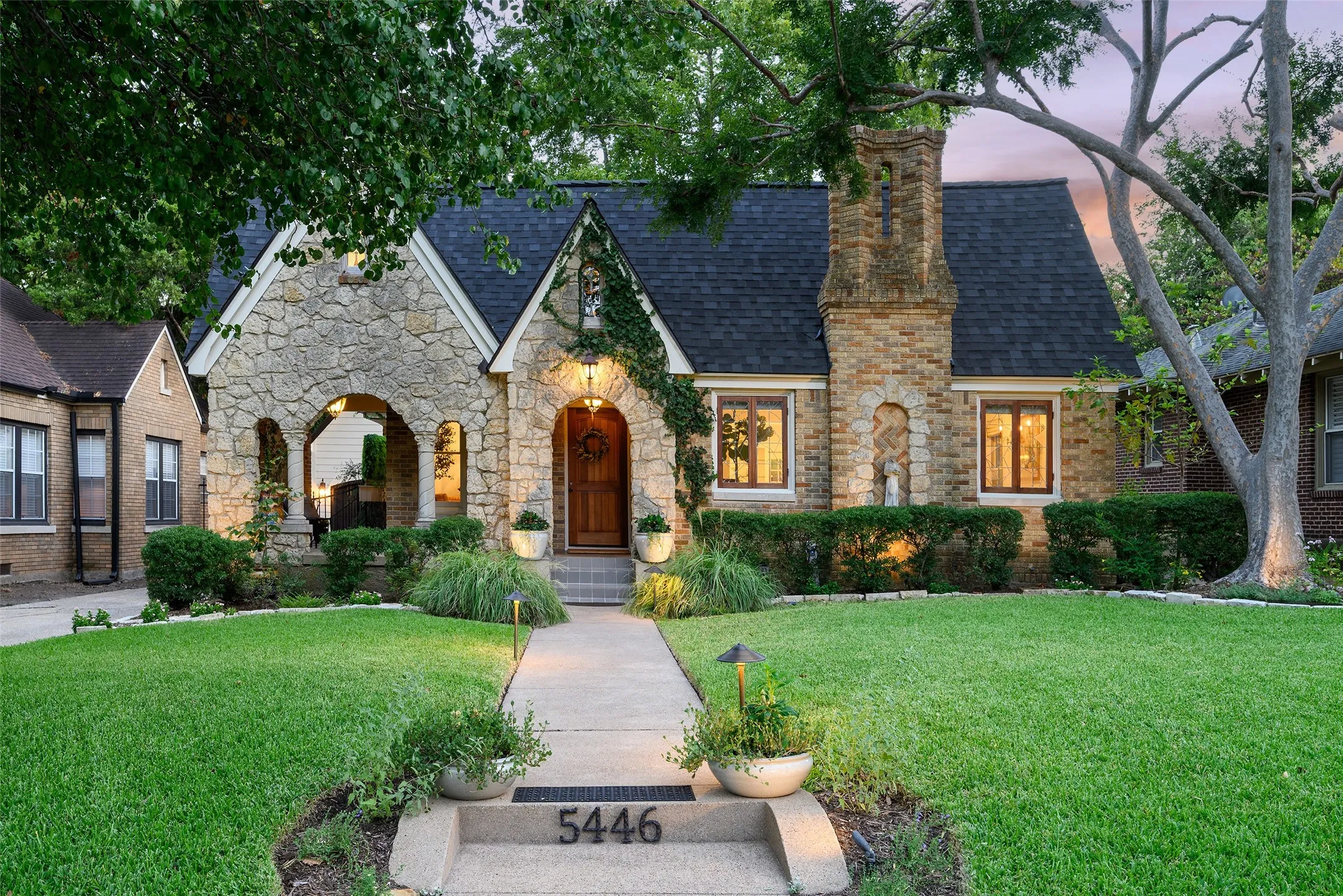 Single Family Residence For Sale in Dallas County , 5446 Monticello Avenue, Dallas, Texas 75206, 2 Bedroom, 3 Bathroom, 2 Garage spaces, 1,748 Sqft, built in 1928, mls#21383347, Real Estate Agent in Dallas, Homes For Sale in Dallas county, Homes For Sale in Dallas, Realtor in Dallas Texas, Real Estate Brokerage Independent Realty Texas, Luminita Cordes Realtor