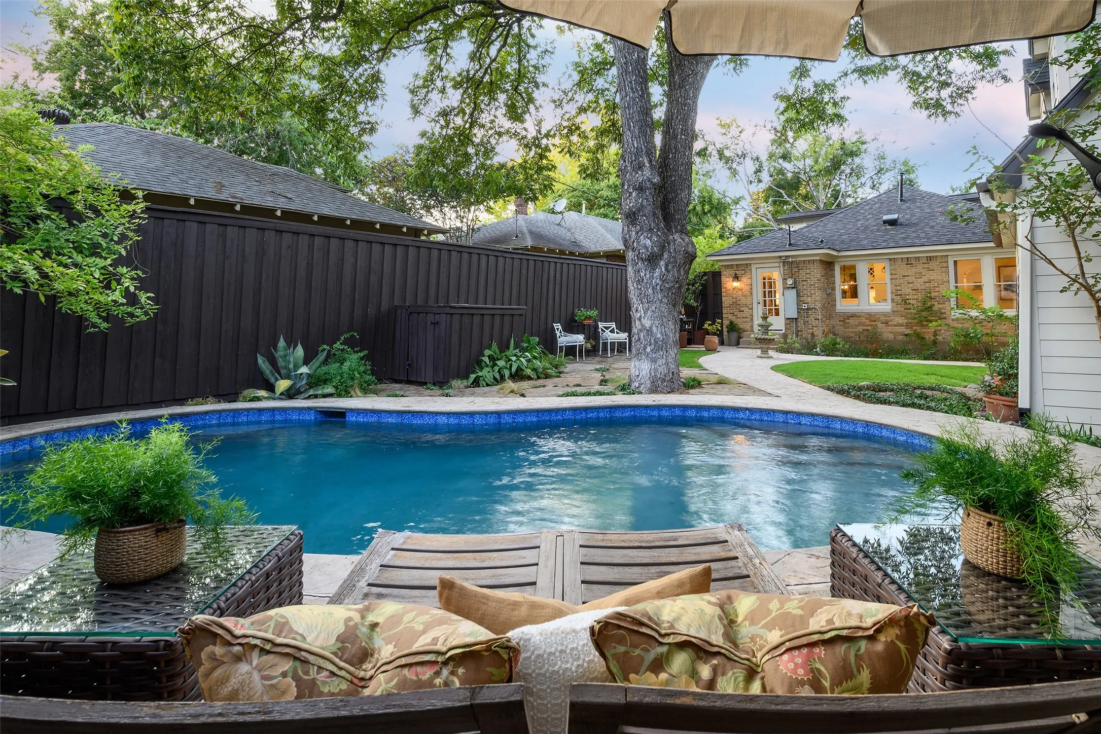Single Family Residence For Sale in Dallas County , 5446 Monticello Avenue, Dallas, Texas 75206, 2 Bedroom, 3 Bathroom, 2 Garage spaces, 1,748 Sqft, built in 1928, mls#21383347, Real Estate Agent in Dallas, Homes For Sale in Dallas county, Homes For Sale in Dallas, Realtor in Dallas Texas, Real Estate Brokerage Independent Realty Texas, Luminita Cordes Realtor