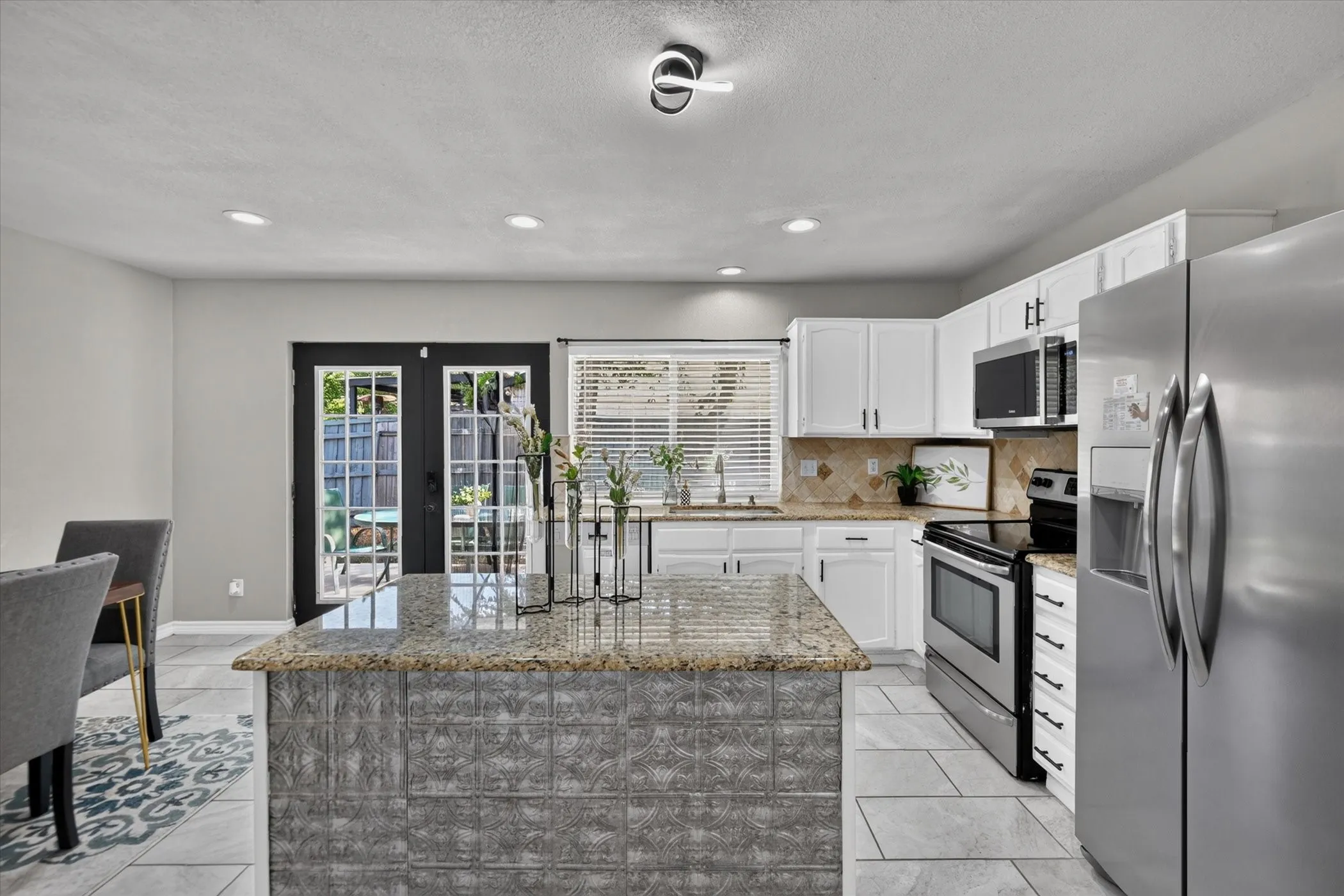 Single Family Residence For Sale in Dallas County , 2817 Royalty Drive, Garland, Texas 75044, 3 Bedroom, 2 Bathroom, 2 Garage spaces, 1,535 Sqft, built in 1976, mls#21382970, Real Estate Agent in Garland, Homes For Sale in Dallas county, Homes For Sale in Garland, Realtor in Garland Texas, Real Estate Brokerage Independent Realty Texas, Luminita Cordes Realtor