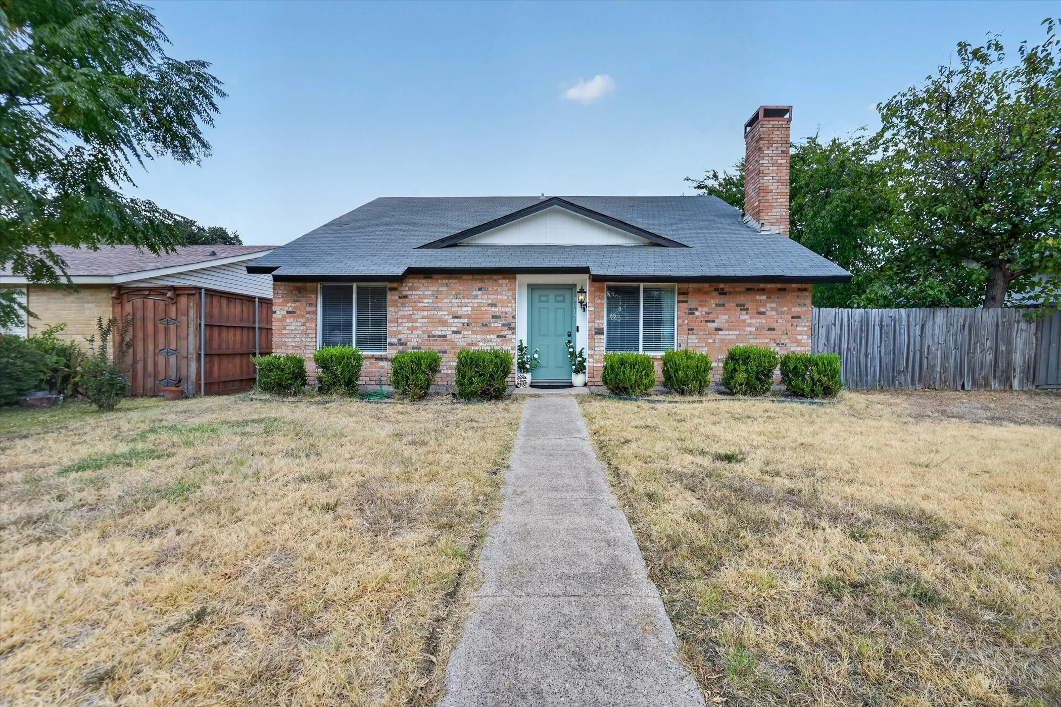 Single Family Residence For Sale in Dallas County , 2817 Royalty Drive, Garland, Texas 75044, 3 Bedroom, 2 Bathroom, 2 Garage spaces, 1,535 Sqft, built in 1976, mls#21382970, Real Estate Agent in Garland, Homes For Sale in Dallas county, Homes For Sale in Garland, Realtor in Garland Texas, Real Estate Brokerage Independent Realty Texas, Luminita Cordes Realtor