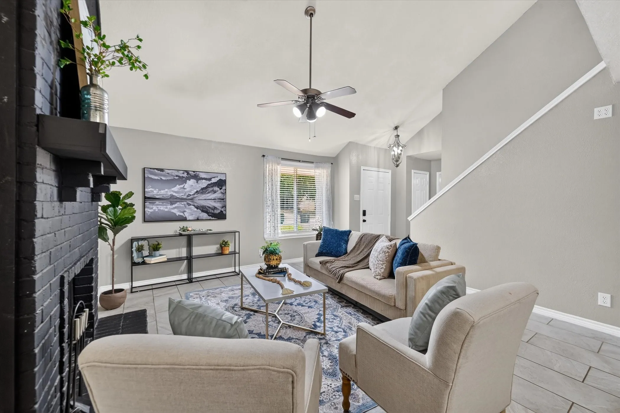 Single Family Residence For Sale in Dallas County , 2817 Royalty Drive, Garland, Texas 75044, 3 Bedroom, 2 Bathroom, 2 Garage spaces, 1,535 Sqft, built in 1976, mls#21382970, Real Estate Agent in Garland, Homes For Sale in Dallas county, Homes For Sale in Garland, Realtor in Garland Texas, Real Estate Brokerage Independent Realty Texas, Luminita Cordes Realtor