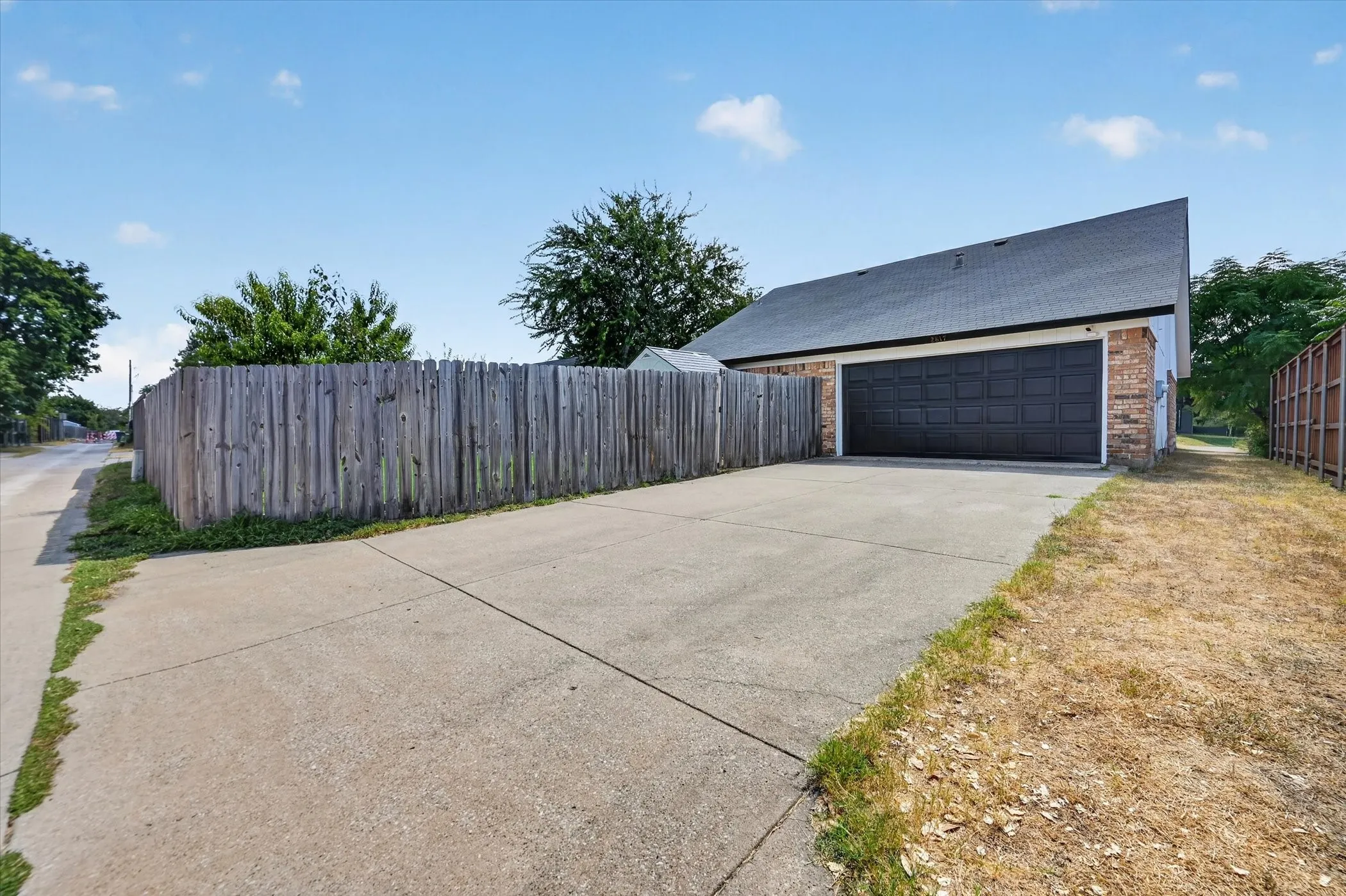 Single Family Residence For Sale in Dallas County , 2817 Royalty Drive, Garland, Texas 75044, 3 Bedroom, 2 Bathroom, 2 Garage spaces, 1,535 Sqft, built in 1976, mls#21382970, Real Estate Agent in Garland, Homes For Sale in Dallas county, Homes For Sale in Garland, Realtor in Garland Texas, Real Estate Brokerage Independent Realty Texas, Luminita Cordes Realtor