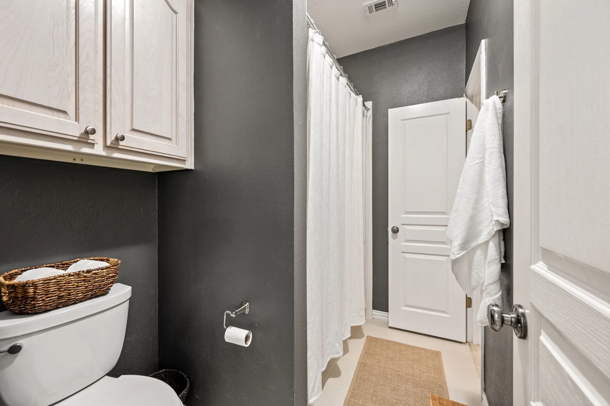 Single Family Residence For Sale in Denton County , 17 Panorama Trail, Trophy Club, Texas 76262, 5 Bedroom, 4 Bathroom, 3 Garage spaces, 3,894 Sqft, built in 1996, mls#21381777, Real Estate Agent in Trophy Club, Homes For Sale in Denton county, Homes For Sale in Trophy Club, Realtor in Trophy Club Texas, Real Estate Brokerage Independent Realty Texas, Luminita Cordes Realtor