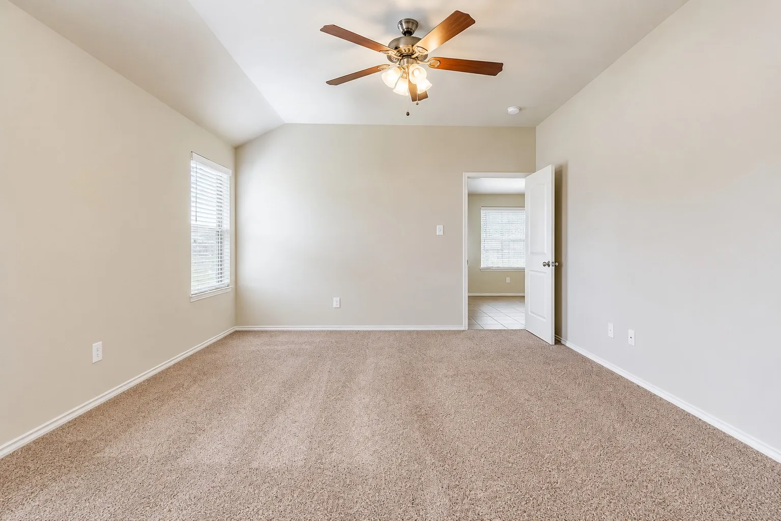 Single Family Residence For Rent in Tarrant County , 6289 Spring Buck Run, Fort Worth, Texas 76179, 4 Bedroom, 2 Bathroom, 2 Garage spaces, 1,772 Sqft, built in 2015, mls#21383704, Real Estate Agent in Fort Worth, Homes For Rent in Tarrant county, Homes For Rent in Fort Worth, Realtor in Fort Worth Texas, Real Estate Brokerage Independent Realty Texas, Luminita Cordes Realtor