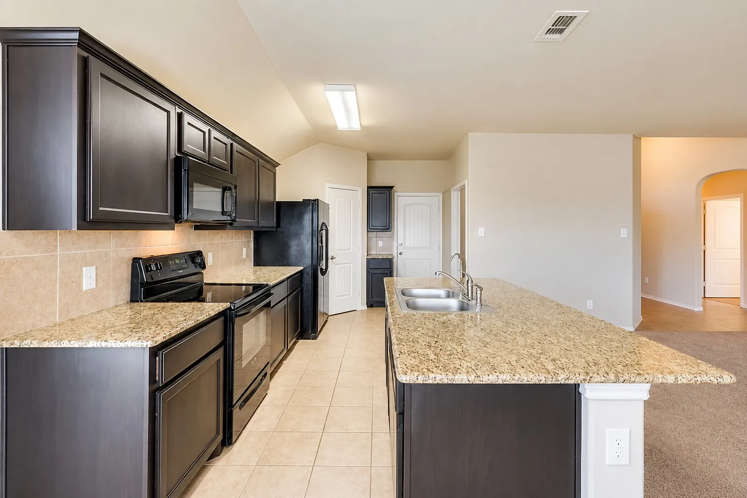 Single Family Residence For Rent in Tarrant County , 6289 Spring Buck Run, Fort Worth, Texas 76179, 4 Bedroom, 2 Bathroom, 2 Garage spaces, 1,772 Sqft, built in 2015, mls#21383704, Real Estate Agent in Fort Worth, Homes For Rent in Tarrant county, Homes For Rent in Fort Worth, Realtor in Fort Worth Texas, Real Estate Brokerage Independent Realty Texas, Luminita Cordes Realtor
