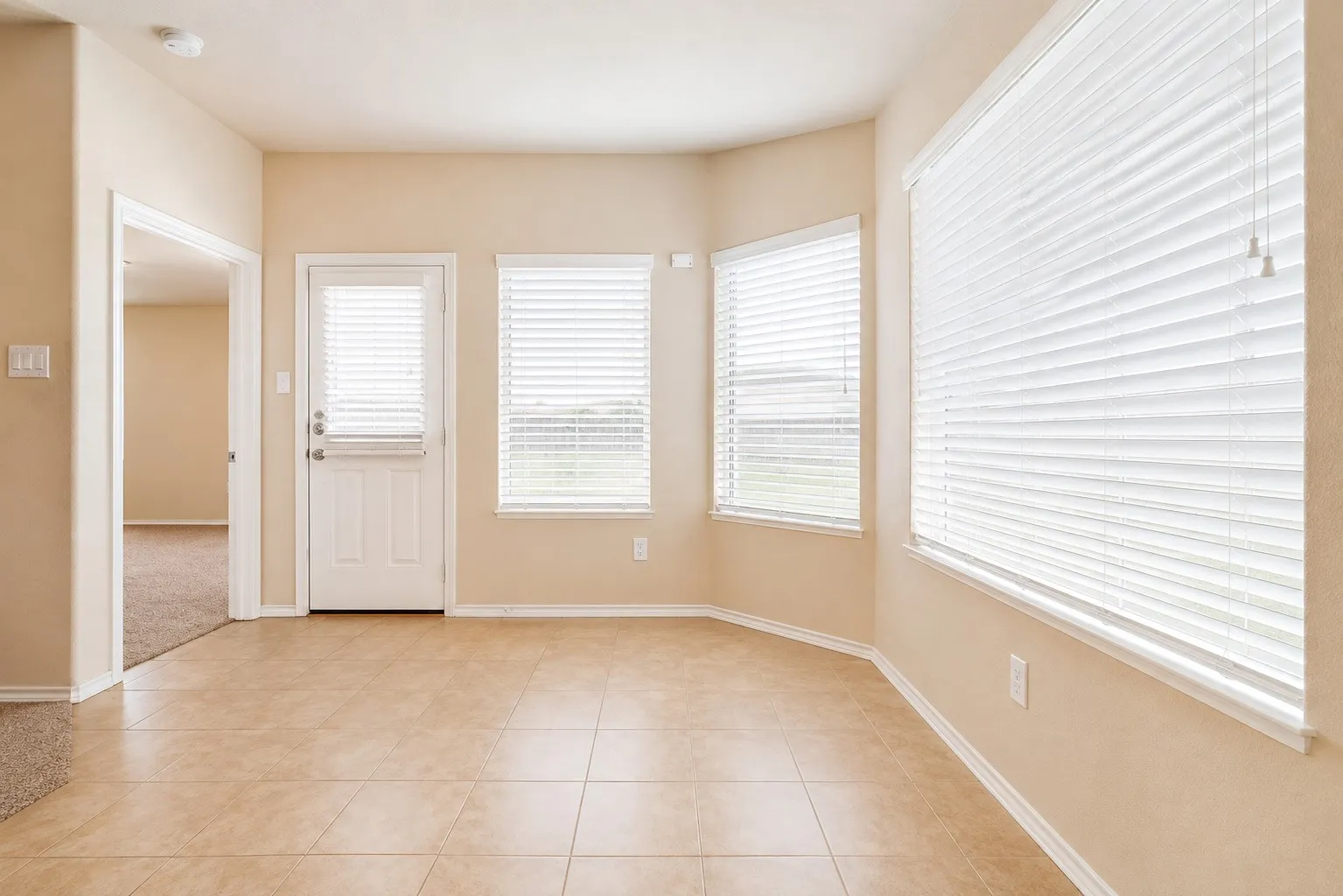 Single Family Residence For Rent in Tarrant County , 6289 Spring Buck Run, Fort Worth, Texas 76179, 4 Bedroom, 2 Bathroom, 2 Garage spaces, 1,772 Sqft, built in 2015, mls#21383704, Real Estate Agent in Fort Worth, Homes For Rent in Tarrant county, Homes For Rent in Fort Worth, Realtor in Fort Worth Texas, Real Estate Brokerage Independent Realty Texas, Luminita Cordes Realtor