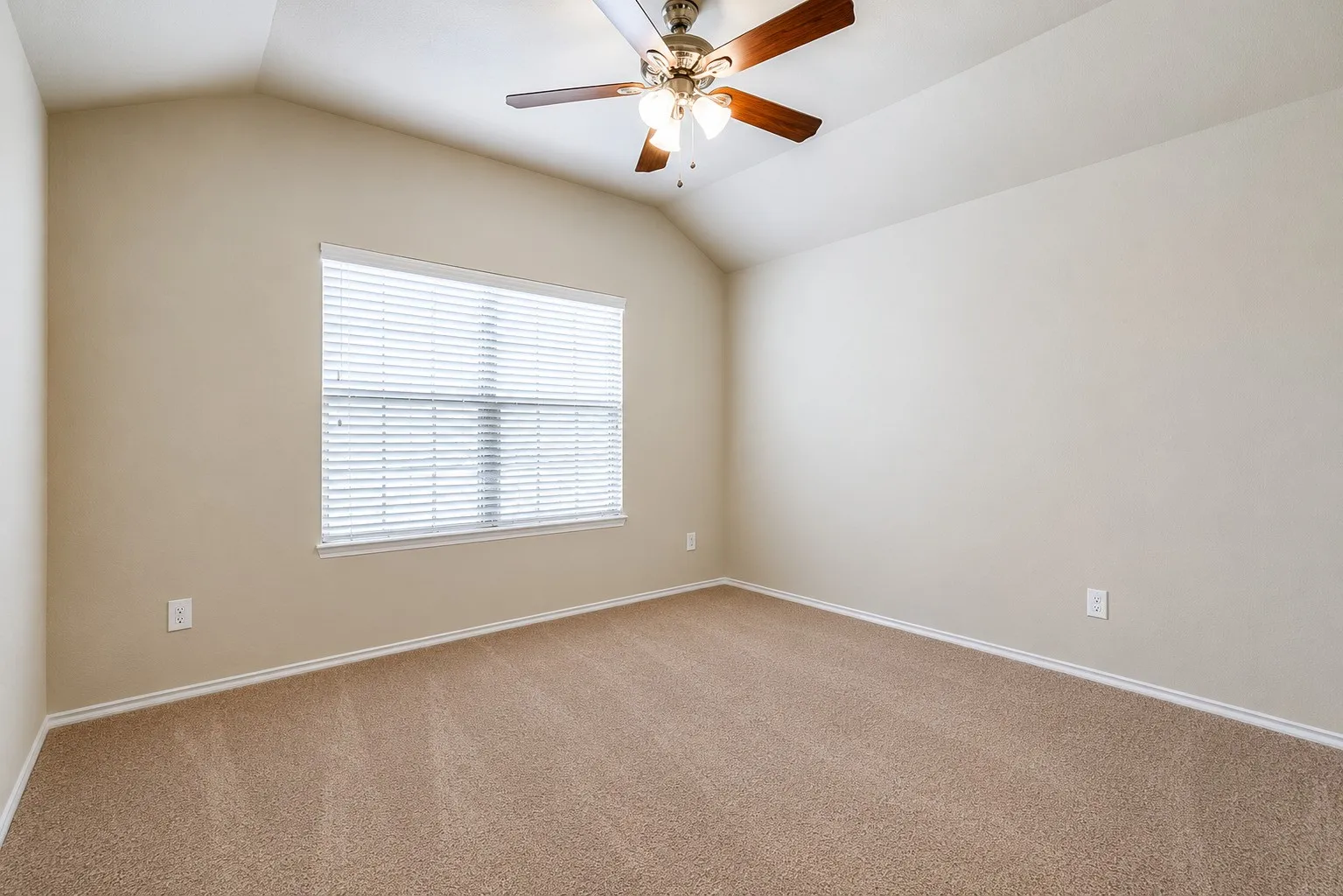 Single Family Residence For Rent in Tarrant County , 6289 Spring Buck Run, Fort Worth, Texas 76179, 4 Bedroom, 2 Bathroom, 2 Garage spaces, 1,772 Sqft, built in 2015, mls#21383704, Real Estate Agent in Fort Worth, Homes For Rent in Tarrant county, Homes For Rent in Fort Worth, Realtor in Fort Worth Texas, Real Estate Brokerage Independent Realty Texas, Luminita Cordes Realtor
