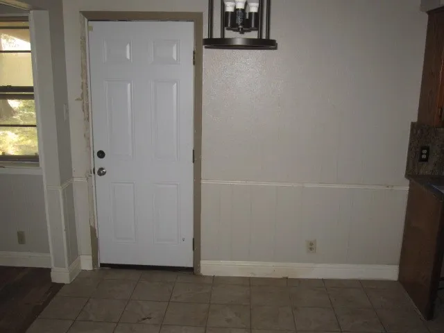 Single Family Residence For Sale in Cooke County , 411 Ashland Drive, Gainesville, Texas 76240, 4 Bedroom, 2 Bathroom, Garage spaces, 1,383 Sqft, built in 1980, mls#21383707, Real Estate Agent in Gainesville, Homes For Sale in Cooke county, Homes For Sale in Gainesville, Realtor in Gainesville Texas, Real Estate Brokerage Independent Realty Texas, Luminita Cordes Realtor