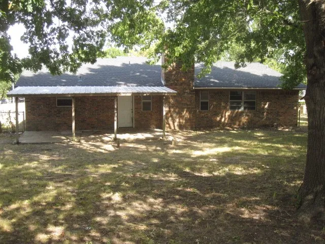 Single Family Residence For Sale in Cooke County , 411 Ashland Drive, Gainesville, Texas 76240, 4 Bedroom, 2 Bathroom, Garage spaces, 1,383 Sqft, built in 1980, mls#21383707, Real Estate Agent in Gainesville, Homes For Sale in Cooke county, Homes For Sale in Gainesville, Realtor in Gainesville Texas, Real Estate Brokerage Independent Realty Texas, Luminita Cordes Realtor