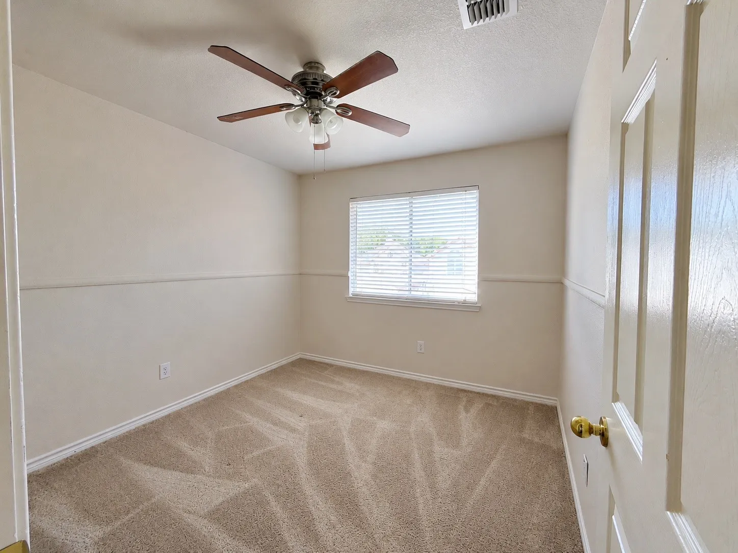 Single Family Residence For Rent in Collin County , 709 Ridgemont Drive, Allen, Texas 75002, 4 Bedroom, 3 Bathroom, 2 Garage spaces, 2,155 Sqft, built in 1991, mls#21362027, Real Estate Agent in Allen, Homes For Rent in Collin county, Homes For Rent in Allen, Realtor in Allen Texas, Real Estate Brokerage Independent Realty Texas, Luminita Cordes Realtor