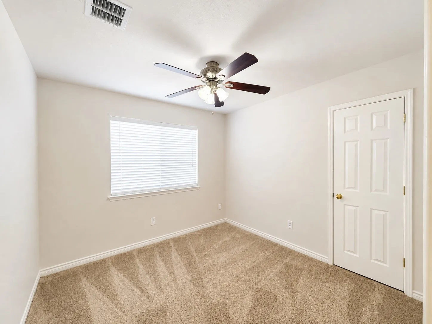 Single Family Residence For Rent in Collin County , 709 Ridgemont Drive, Allen, Texas 75002, 4 Bedroom, 3 Bathroom, 2 Garage spaces, 2,155 Sqft, built in 1991, mls#21362027, Real Estate Agent in Allen, Homes For Rent in Collin county, Homes For Rent in Allen, Realtor in Allen Texas, Real Estate Brokerage Independent Realty Texas, Luminita Cordes Realtor