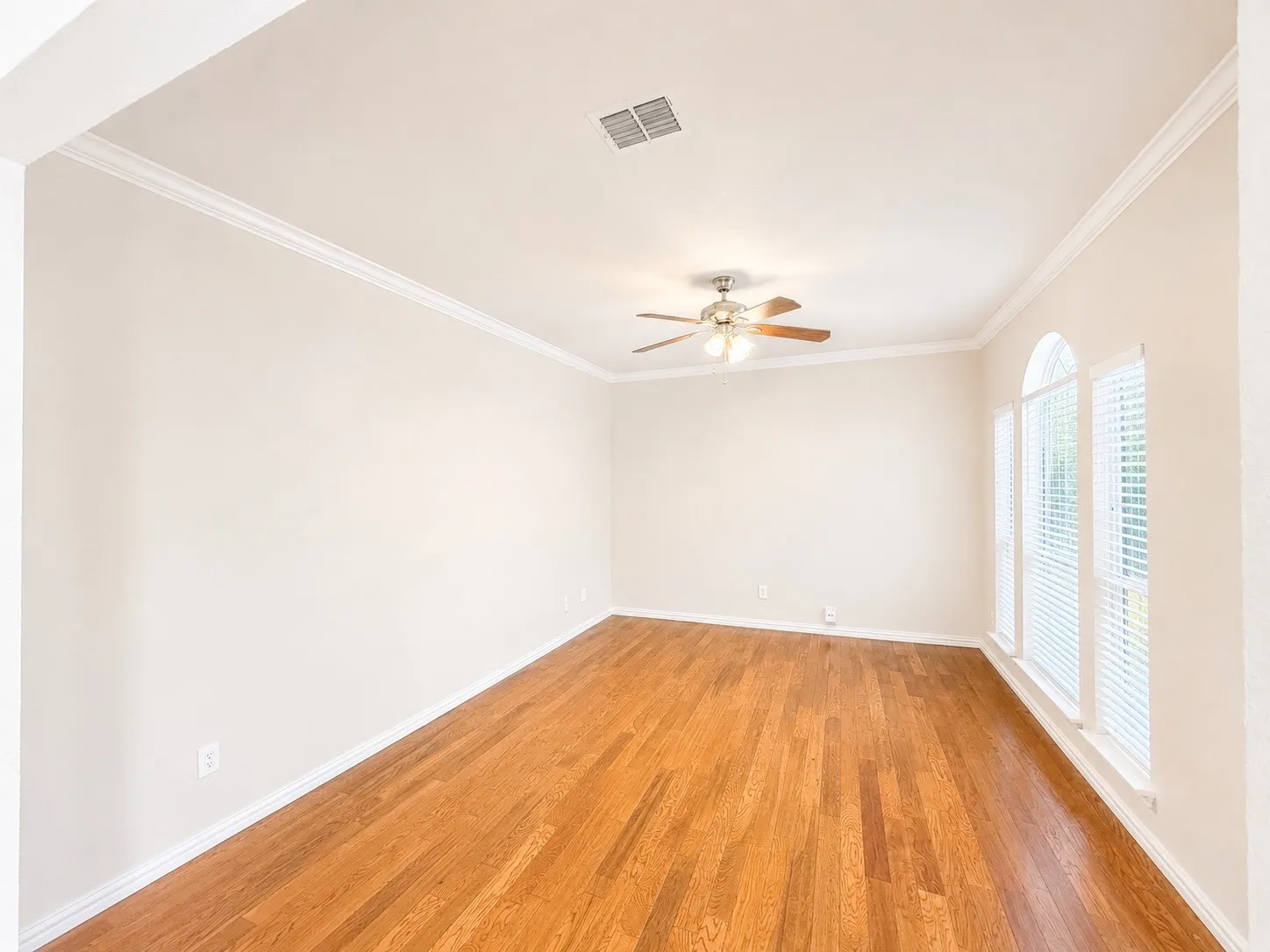 Single Family Residence For Rent in Collin County , 709 Ridgemont Drive, Allen, Texas 75002, 4 Bedroom, 3 Bathroom, 2 Garage spaces, 2,155 Sqft, built in 1991, mls#21362027, Real Estate Agent in Allen, Homes For Rent in Collin county, Homes For Rent in Allen, Realtor in Allen Texas, Real Estate Brokerage Independent Realty Texas, Luminita Cordes Realtor
