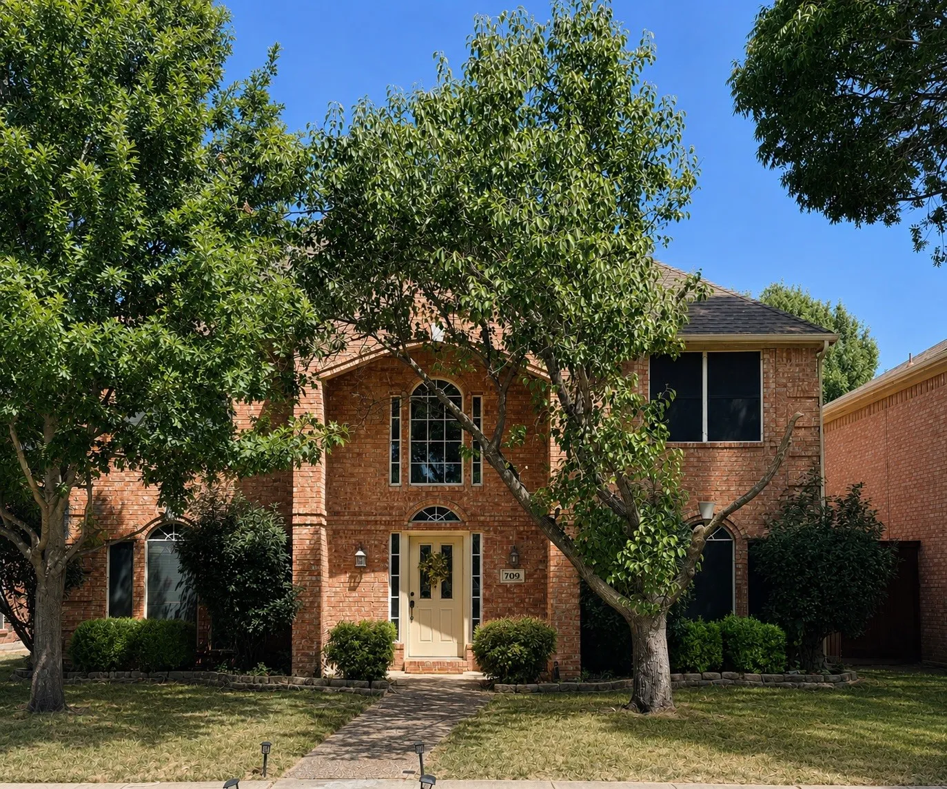 Single Family Residence For Rent in Collin County , 709 Ridgemont Drive, Allen, Texas 75002, 4 Bedroom, 3 Bathroom, 2 Garage spaces, 2,155 Sqft, built in 1991, mls#21362027, Real Estate Agent in Allen, Homes For Rent in Collin county, Homes For Rent in Allen, Realtor in Allen Texas, Real Estate Brokerage Independent Realty Texas, Luminita Cordes Realtor