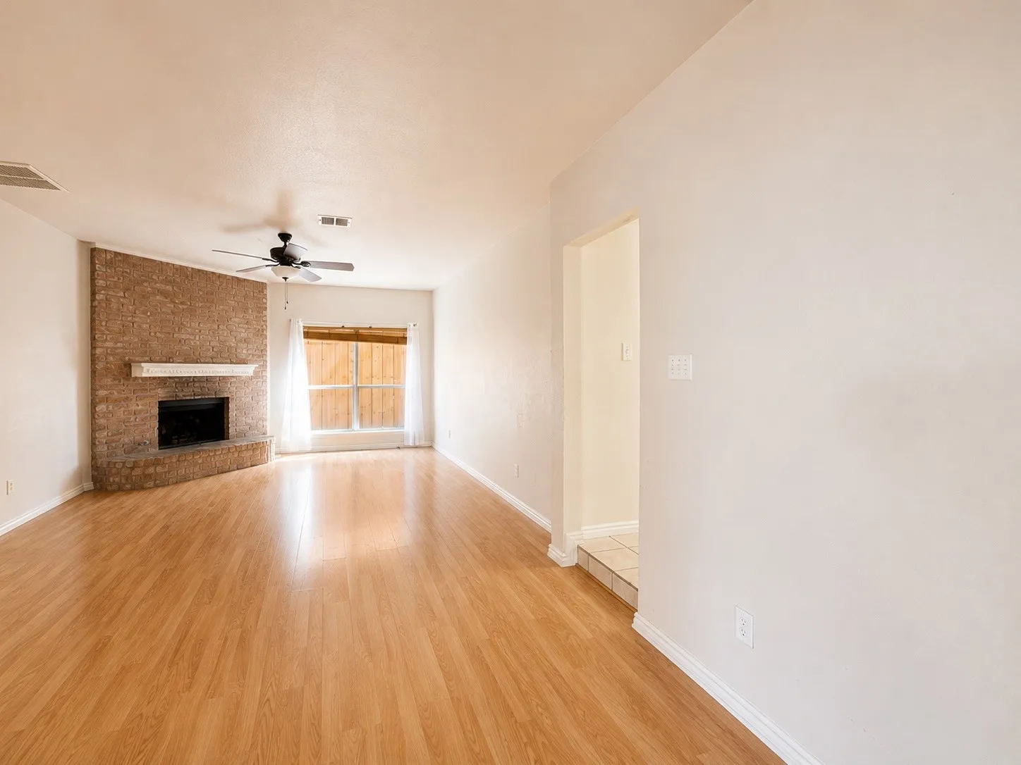 Single Family Residence For Rent in Collin County , 709 Ridgemont Drive, Allen, Texas 75002, 4 Bedroom, 3 Bathroom, 2 Garage spaces, 2,155 Sqft, built in 1991, mls#21362027, Real Estate Agent in Allen, Homes For Rent in Collin county, Homes For Rent in Allen, Realtor in Allen Texas, Real Estate Brokerage Independent Realty Texas, Luminita Cordes Realtor