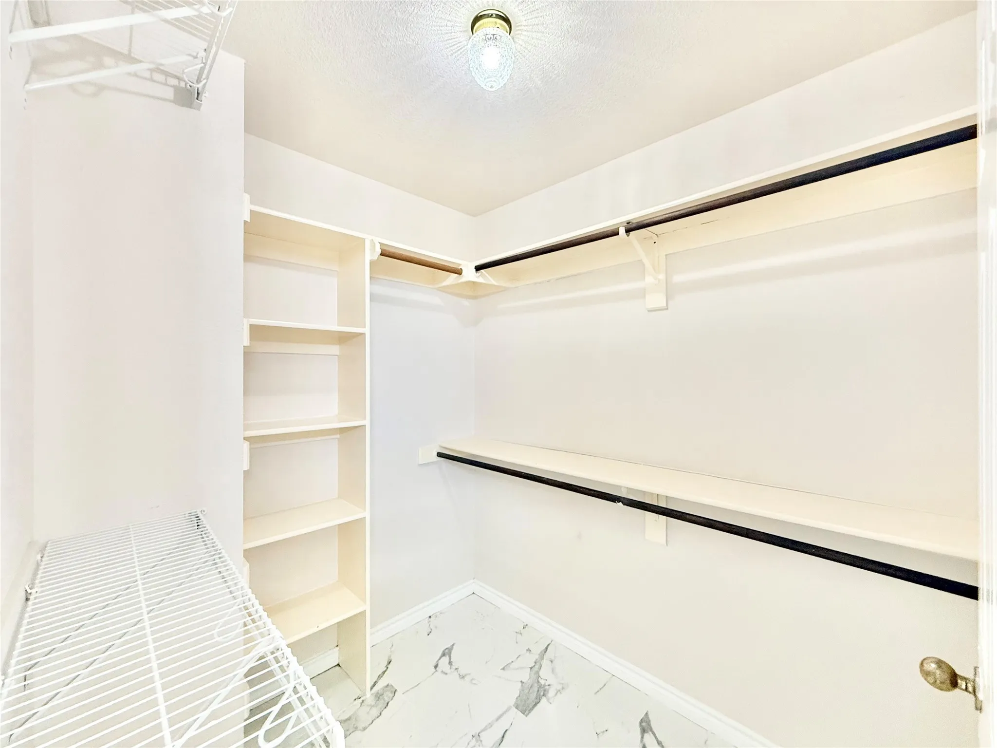 Single Family Residence For Rent in Collin County , 709 Ridgemont Drive, Allen, Texas 75002, 4 Bedroom, 3 Bathroom, 2 Garage spaces, 2,155 Sqft, built in 1991, mls#21362027, Real Estate Agent in Allen, Homes For Rent in Collin county, Homes For Rent in Allen, Realtor in Allen Texas, Real Estate Brokerage Independent Realty Texas, Luminita Cordes Realtor