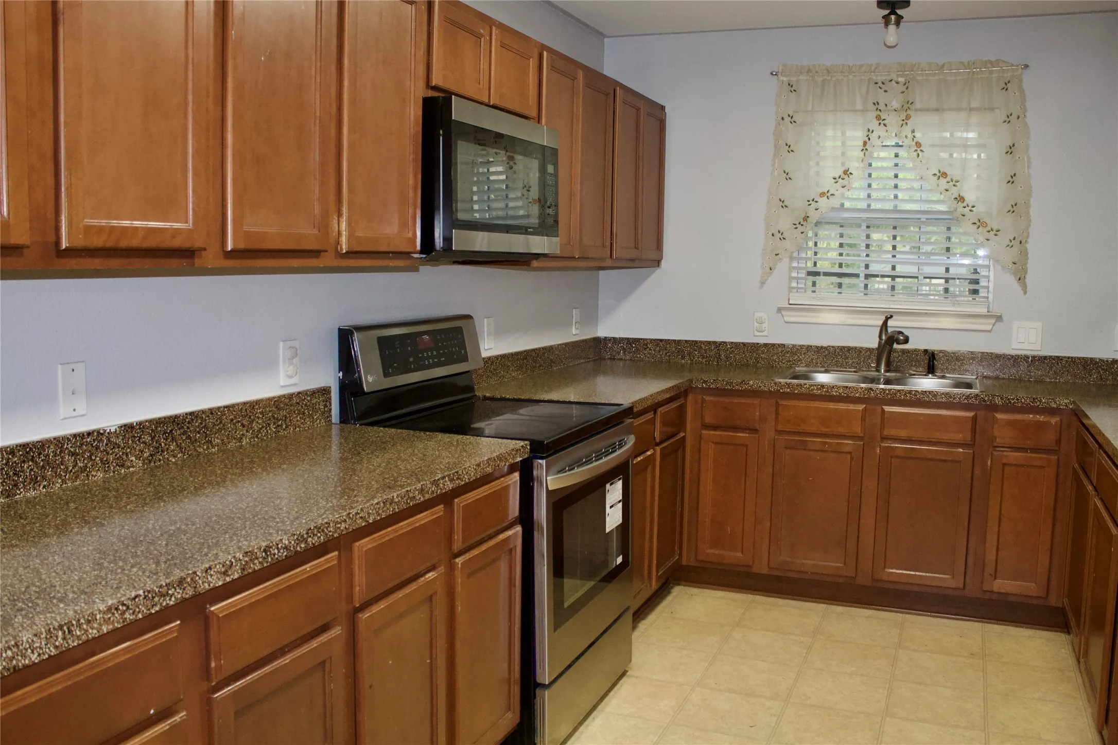 Single Family Residence For Rent in Dallas County , 1730 Nomas Street, Dallas, Texas 75212, 3 Bedroom, 2 Bathroom, 1 Garage spaces, 1,200 Sqft, built in 2008, mls#21383717, Real Estate Agent in Dallas, Homes For Rent in Dallas county, Homes For Rent in Dallas, Realtor in Dallas Texas, Real Estate Brokerage Independent Realty Texas, Luminita Cordes Realtor