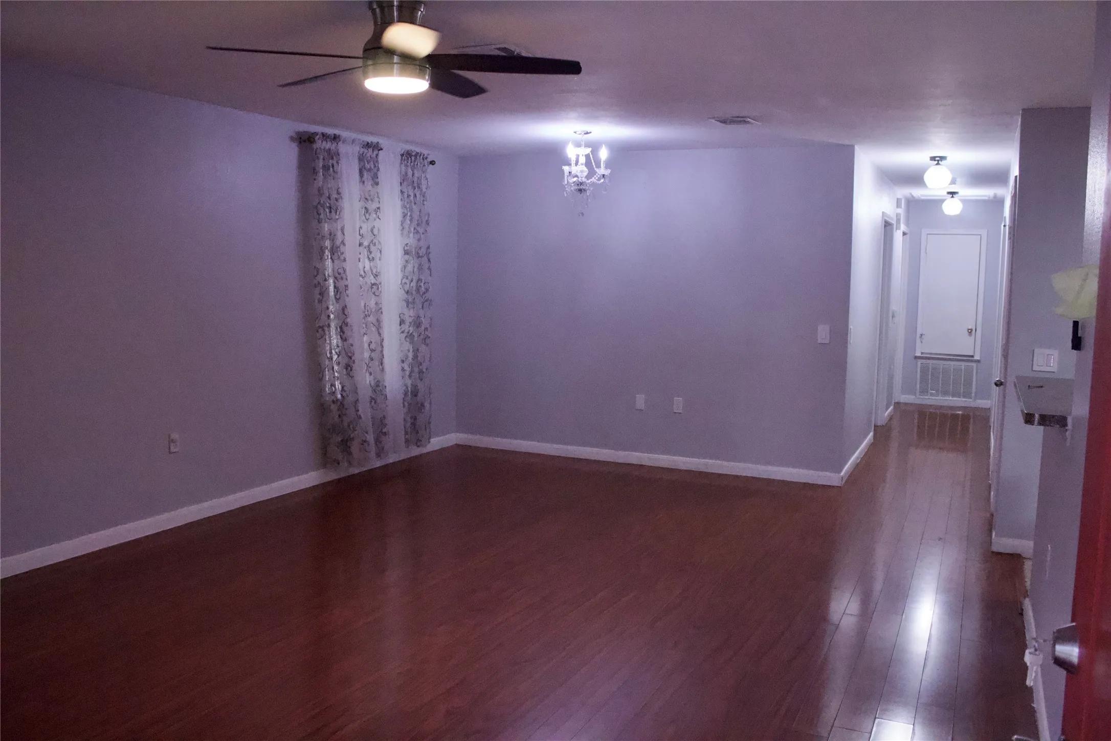 Single Family Residence For Rent in Dallas County , 1730 Nomas Street, Dallas, Texas 75212, 3 Bedroom, 2 Bathroom, 1 Garage spaces, 1,200 Sqft, built in 2008, mls#21383717, Real Estate Agent in Dallas, Homes For Rent in Dallas county, Homes For Rent in Dallas, Realtor in Dallas Texas, Real Estate Brokerage Independent Realty Texas, Luminita Cordes Realtor