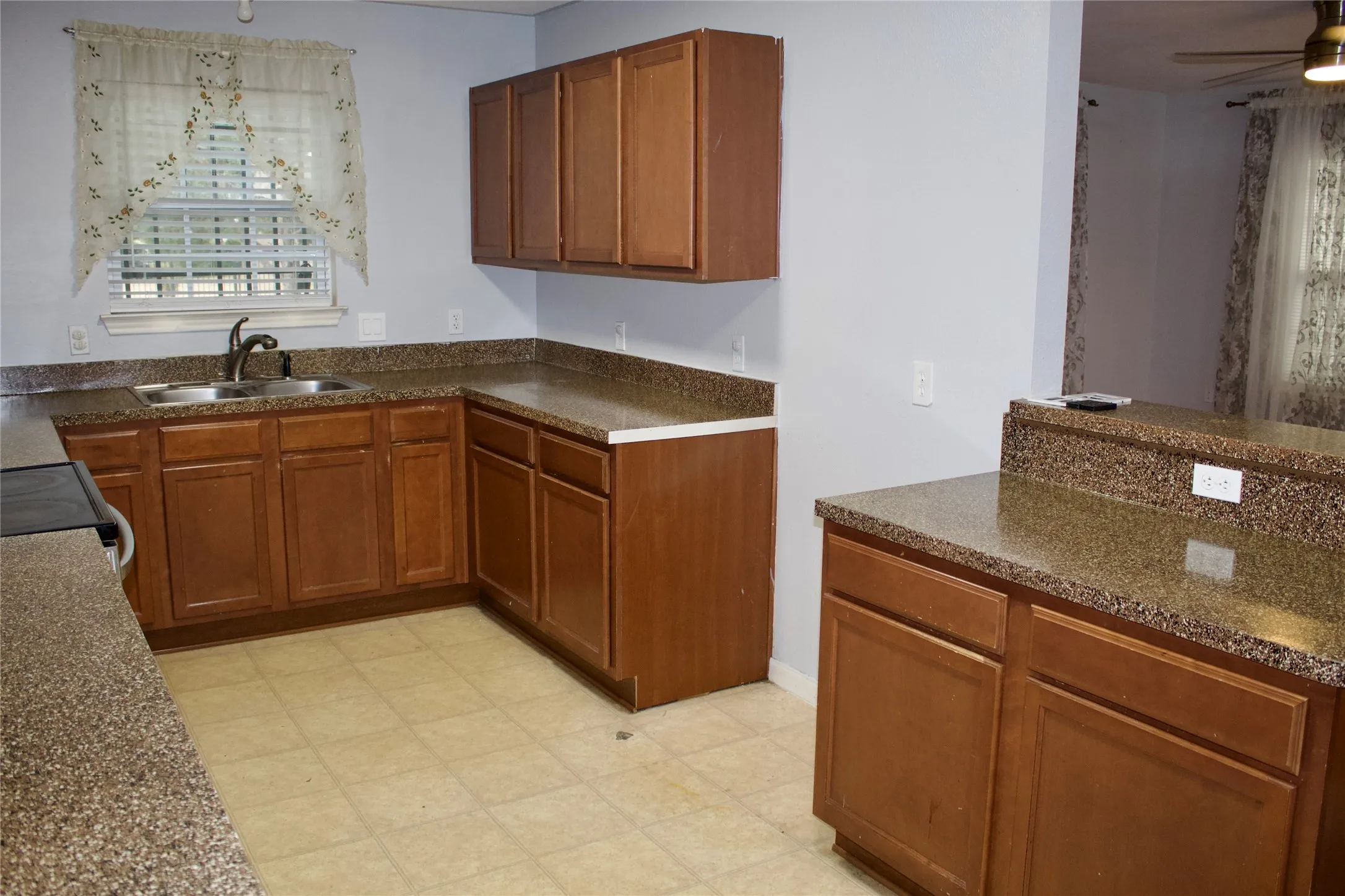 Single Family Residence For Rent in Dallas County , 1730 Nomas Street, Dallas, Texas 75212, 3 Bedroom, 2 Bathroom, 1 Garage spaces, 1,200 Sqft, built in 2008, mls#21383717, Real Estate Agent in Dallas, Homes For Rent in Dallas county, Homes For Rent in Dallas, Realtor in Dallas Texas, Real Estate Brokerage Independent Realty Texas, Luminita Cordes Realtor