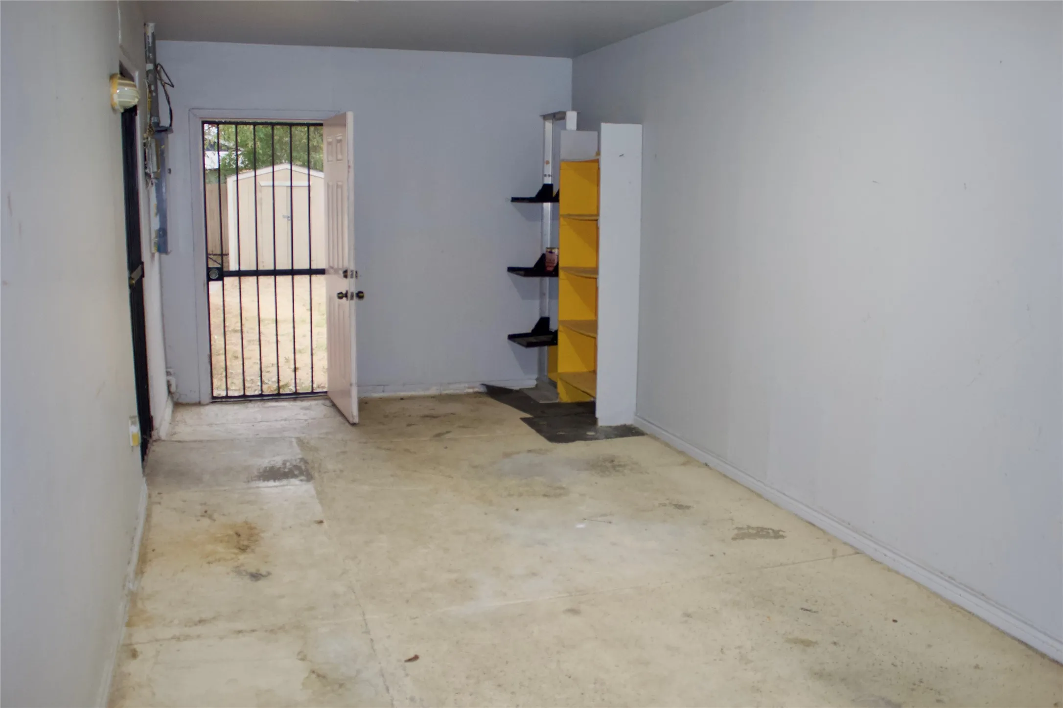 Single Family Residence For Rent in Dallas County , 1730 Nomas Street, Dallas, Texas 75212, 3 Bedroom, 2 Bathroom, 1 Garage spaces, 1,200 Sqft, built in 2008, mls#21383717, Real Estate Agent in Dallas, Homes For Rent in Dallas county, Homes For Rent in Dallas, Realtor in Dallas Texas, Real Estate Brokerage Independent Realty Texas, Luminita Cordes Realtor
