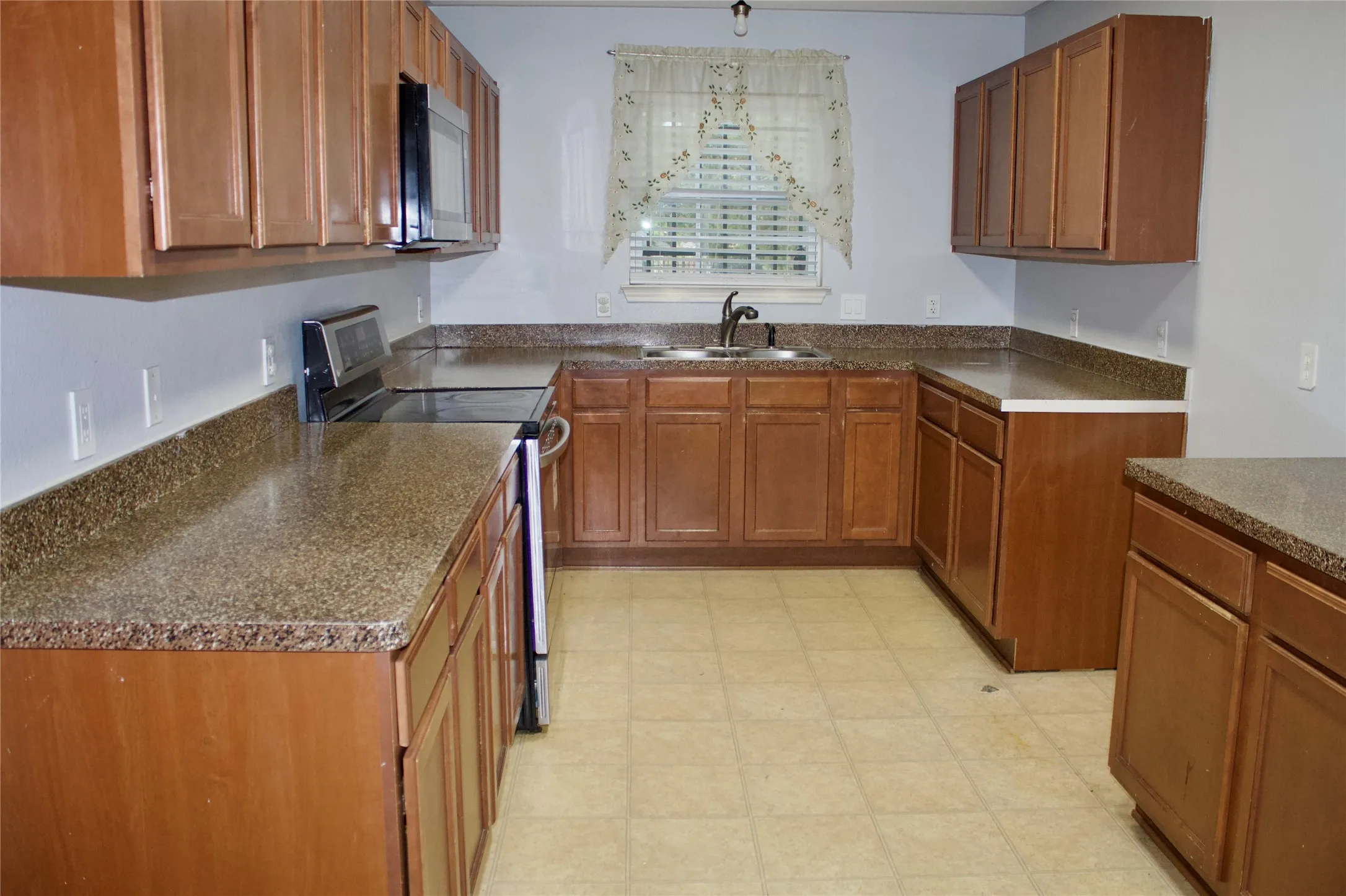 Single Family Residence For Rent in Dallas County , 1730 Nomas Street, Dallas, Texas 75212, 3 Bedroom, 2 Bathroom, 1 Garage spaces, 1,200 Sqft, built in 2008, mls#21383717, Real Estate Agent in Dallas, Homes For Rent in Dallas county, Homes For Rent in Dallas, Realtor in Dallas Texas, Real Estate Brokerage Independent Realty Texas, Luminita Cordes Realtor