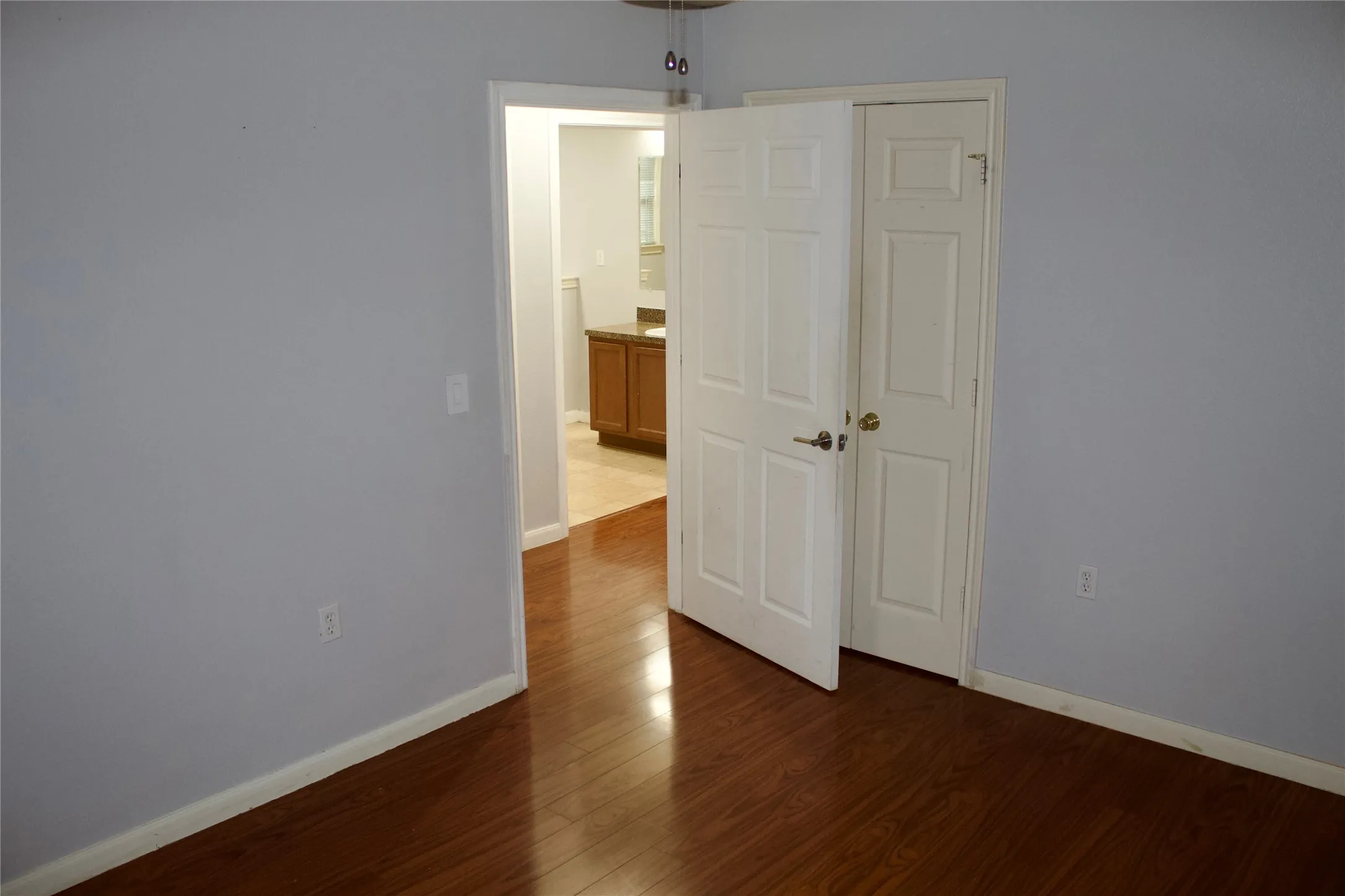 Single Family Residence For Rent in Dallas County , 1730 Nomas Street, Dallas, Texas 75212, 3 Bedroom, 2 Bathroom, 1 Garage spaces, 1,200 Sqft, built in 2008, mls#21383717, Real Estate Agent in Dallas, Homes For Rent in Dallas county, Homes For Rent in Dallas, Realtor in Dallas Texas, Real Estate Brokerage Independent Realty Texas, Luminita Cordes Realtor