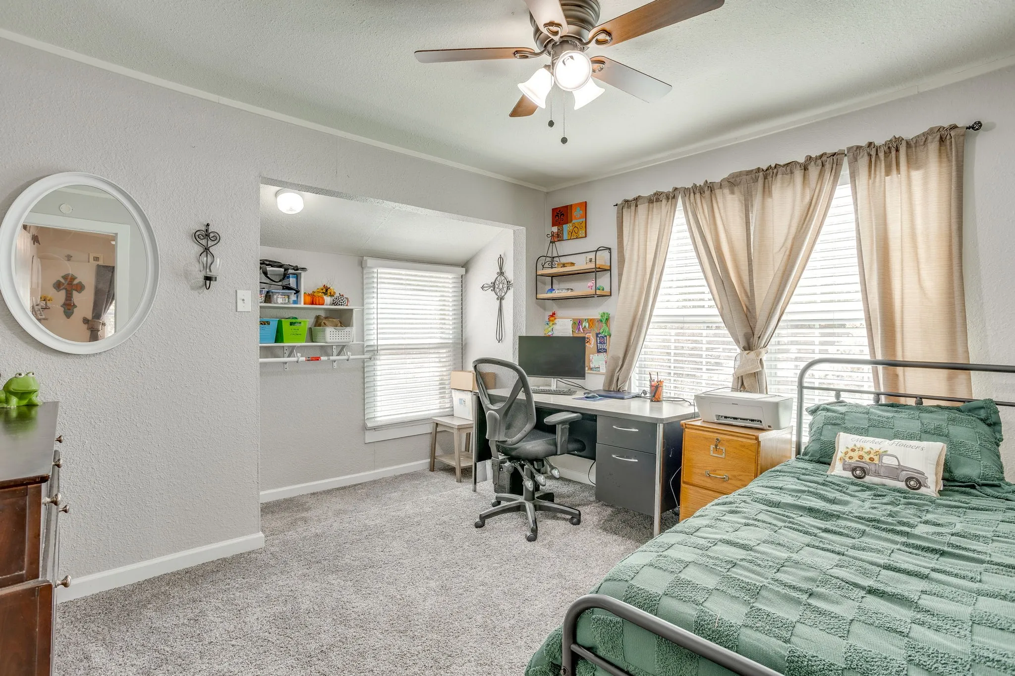 Single Family Residence For Sale in Tarrant County , 404 Calgary Road, Azle, Texas 76020, 2 Bedroom, 1 Bathroom, 1 Garage spaces, 1,048 Sqft, built in 1945, mls#21383251, Real Estate Agent in Azle, Homes For Sale in Tarrant county, Homes For Sale in Azle, Realtor in Azle Texas, Real Estate Brokerage Independent Realty Texas, Luminita Cordes Realtor