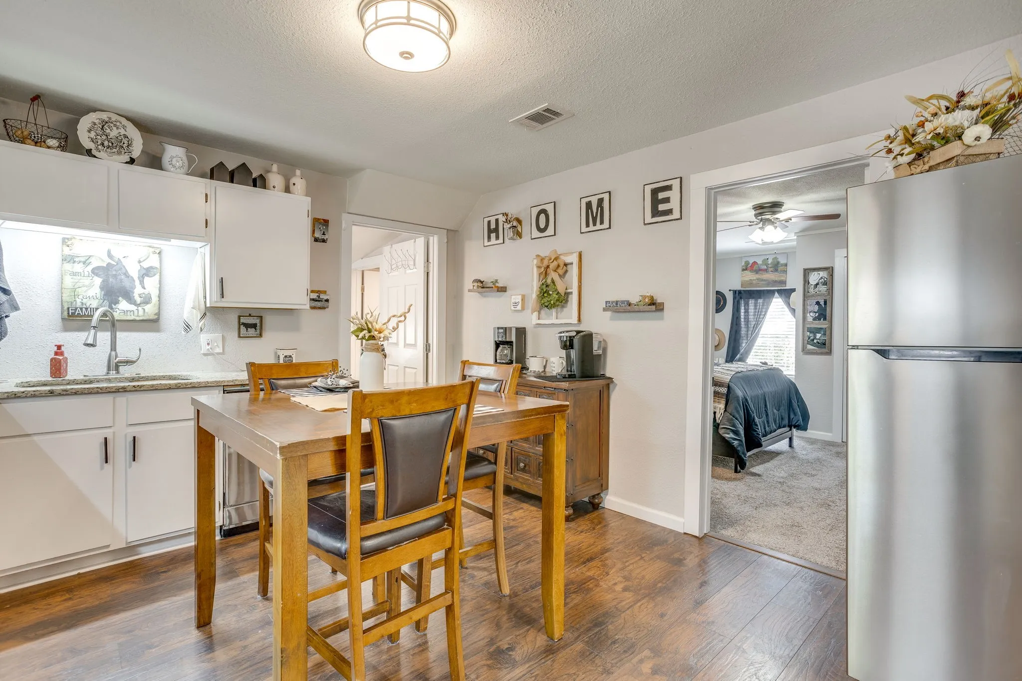 Single Family Residence For Sale in Tarrant County , 404 Calgary Road, Azle, Texas 76020, 2 Bedroom, 1 Bathroom, 1 Garage spaces, 1,048 Sqft, built in 1945, mls#21383251, Real Estate Agent in Azle, Homes For Sale in Tarrant county, Homes For Sale in Azle, Realtor in Azle Texas, Real Estate Brokerage Independent Realty Texas, Luminita Cordes Realtor