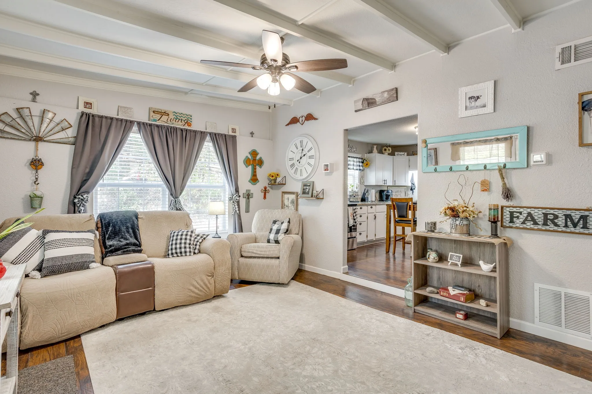 Single Family Residence For Sale in Tarrant County , 404 Calgary Road, Azle, Texas 76020, 2 Bedroom, 1 Bathroom, 1 Garage spaces, 1,048 Sqft, built in 1945, mls#21383251, Real Estate Agent in Azle, Homes For Sale in Tarrant county, Homes For Sale in Azle, Realtor in Azle Texas, Real Estate Brokerage Independent Realty Texas, Luminita Cordes Realtor