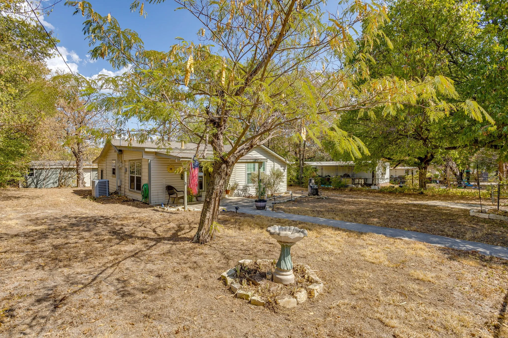 Single Family Residence For Sale in Tarrant County , 404 Calgary Road, Azle, Texas 76020, 2 Bedroom, 1 Bathroom, 1 Garage spaces, 1,048 Sqft, built in 1945, mls#21383251, Real Estate Agent in Azle, Homes For Sale in Tarrant county, Homes For Sale in Azle, Realtor in Azle Texas, Real Estate Brokerage Independent Realty Texas, Luminita Cordes Realtor