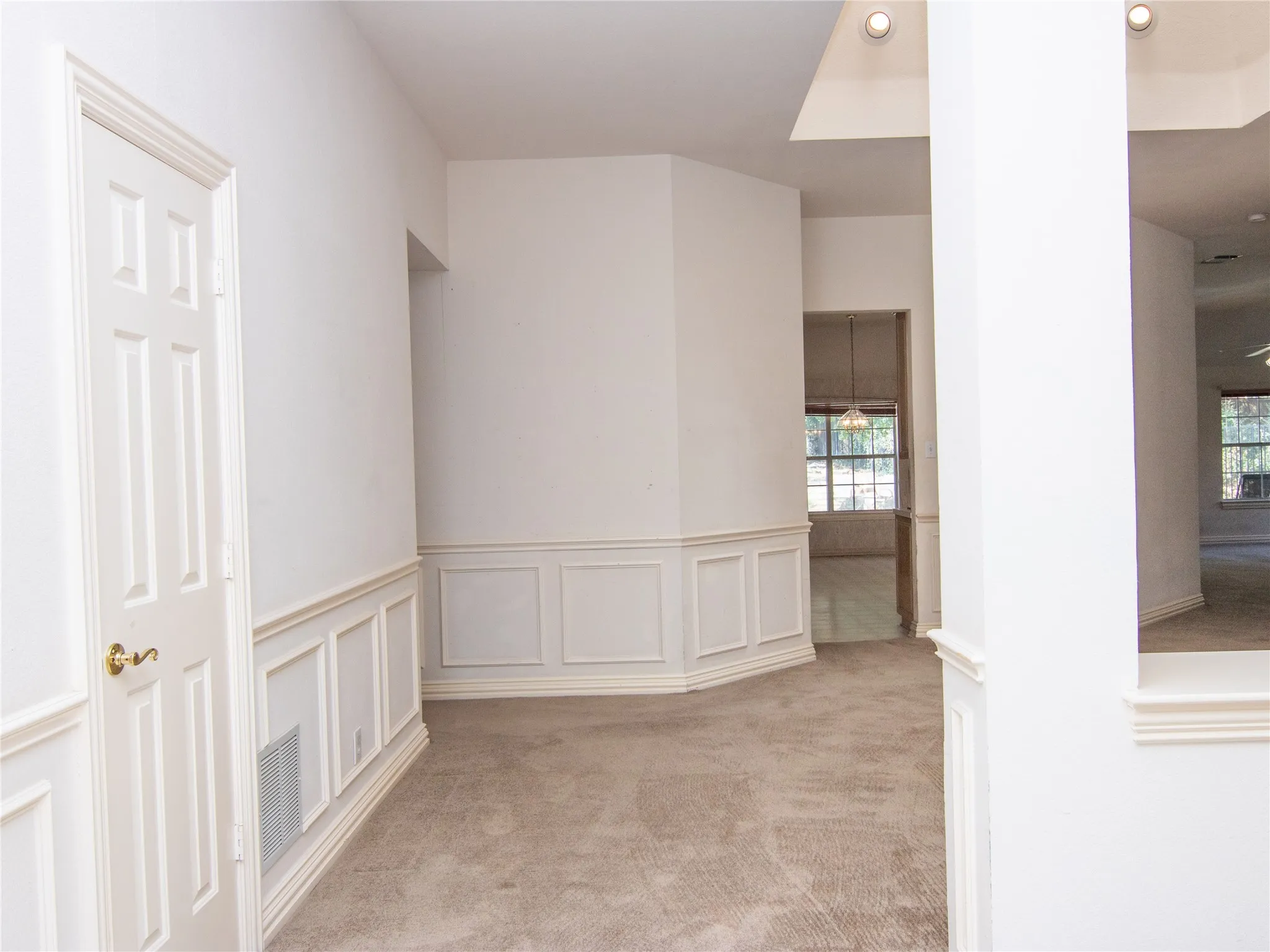 Single Family Residence For Sale in Denton County , 520 Rosedale Street, Highland Village, Texas 75077, 4 Bedroom, 3 Bathroom, 3 Garage spaces, 2,584 Sqft, built in 1989, mls#21383678, Real Estate Agent in Highland Village, Homes For Sale in Denton county, Homes For Sale in Highland Village, Realtor in Highland Village Texas, Real Estate Brokerage Independent Realty Texas, Luminita Cordes Realtor