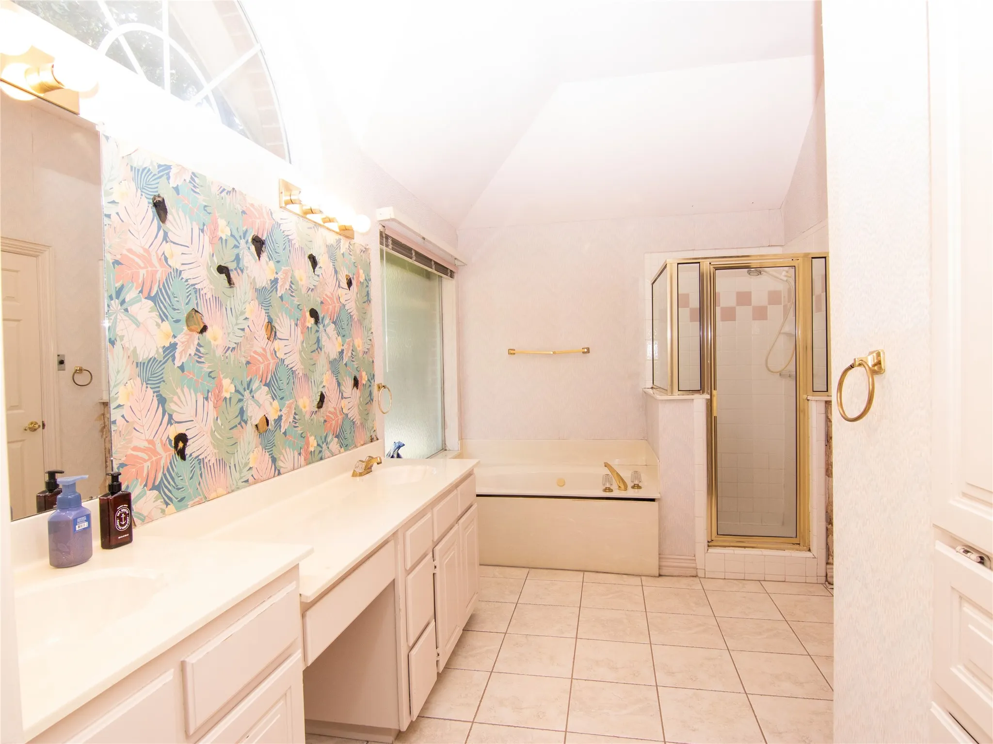 Single Family Residence For Sale in Denton County , 520 Rosedale Street, Highland Village, Texas 75077, 4 Bedroom, 3 Bathroom, 3 Garage spaces, 2,584 Sqft, built in 1989, mls#21383678, Real Estate Agent in Highland Village, Homes For Sale in Denton county, Homes For Sale in Highland Village, Realtor in Highland Village Texas, Real Estate Brokerage Independent Realty Texas, Luminita Cordes Realtor