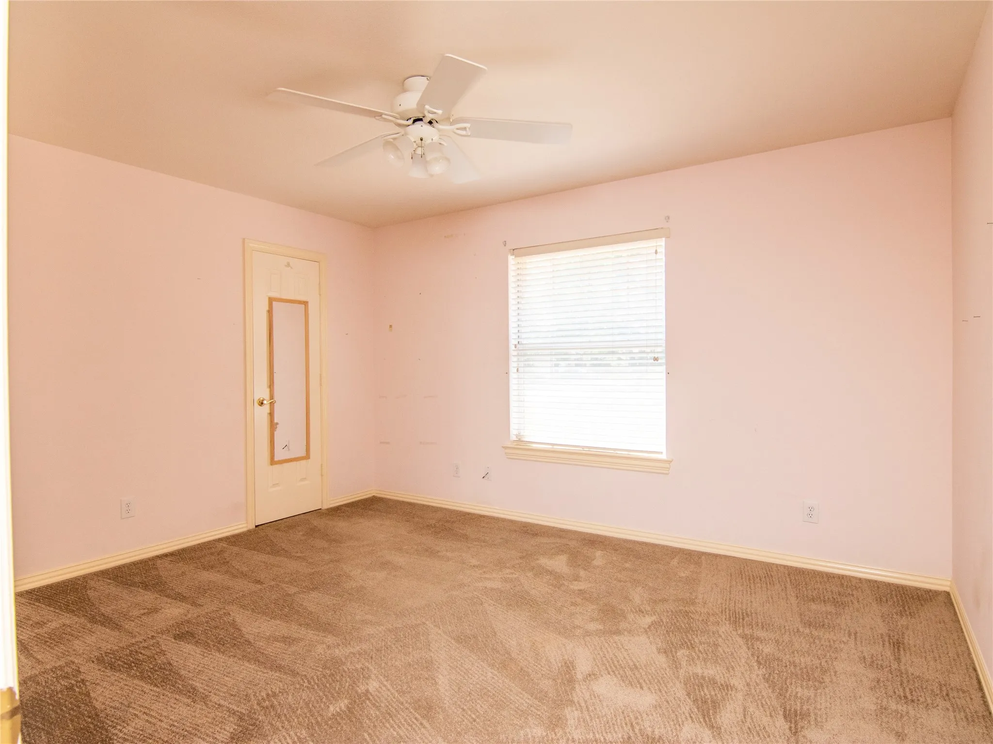 Single Family Residence For Sale in Denton County , 520 Rosedale Street, Highland Village, Texas 75077, 4 Bedroom, 3 Bathroom, 3 Garage spaces, 2,584 Sqft, built in 1989, mls#21383678, Real Estate Agent in Highland Village, Homes For Sale in Denton county, Homes For Sale in Highland Village, Realtor in Highland Village Texas, Real Estate Brokerage Independent Realty Texas, Luminita Cordes Realtor