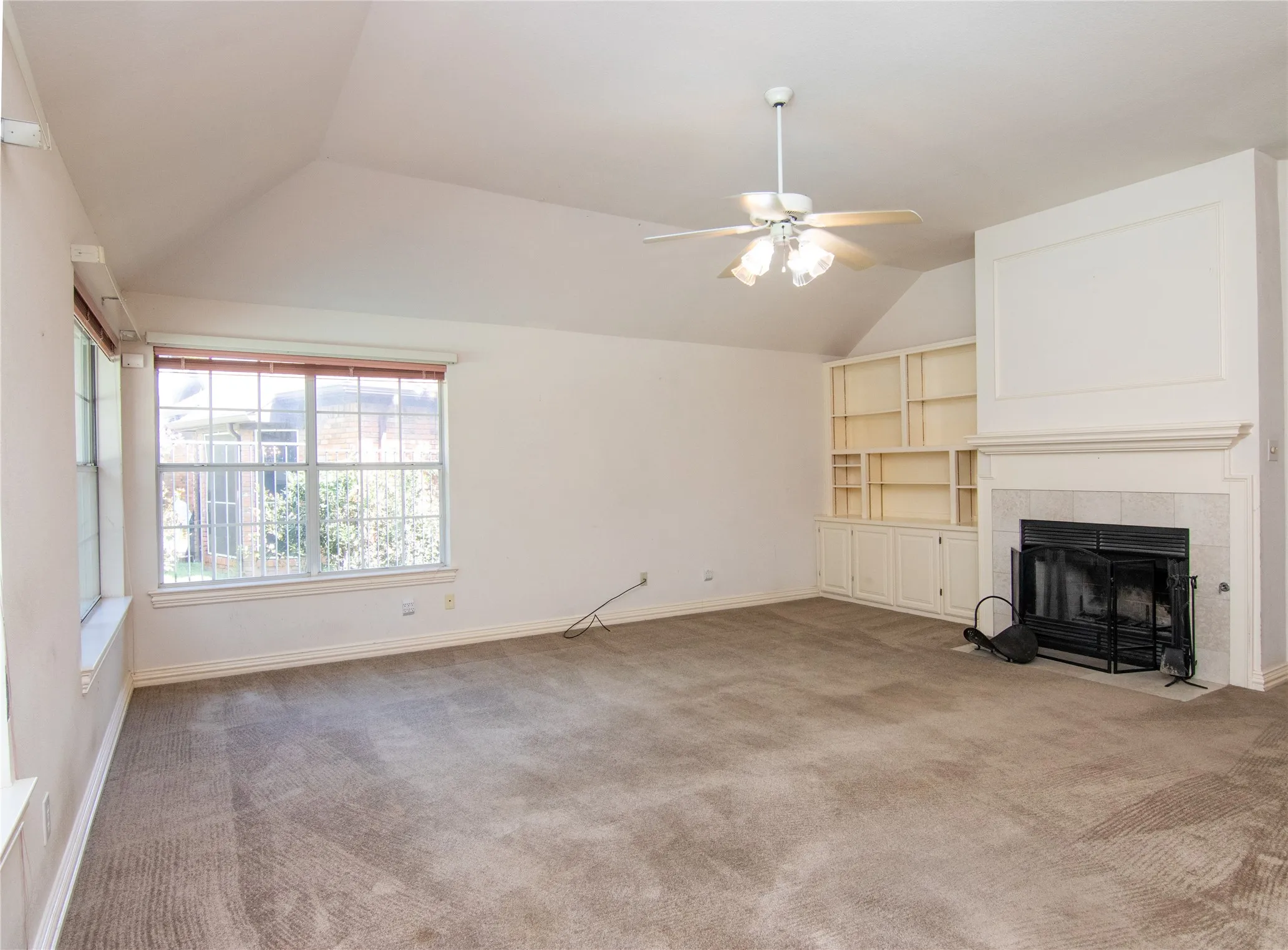 Single Family Residence For Sale in Denton County , 520 Rosedale Street, Highland Village, Texas 75077, 4 Bedroom, 3 Bathroom, 3 Garage spaces, 2,584 Sqft, built in 1989, mls#21383678, Real Estate Agent in Highland Village, Homes For Sale in Denton county, Homes For Sale in Highland Village, Realtor in Highland Village Texas, Real Estate Brokerage Independent Realty Texas, Luminita Cordes Realtor