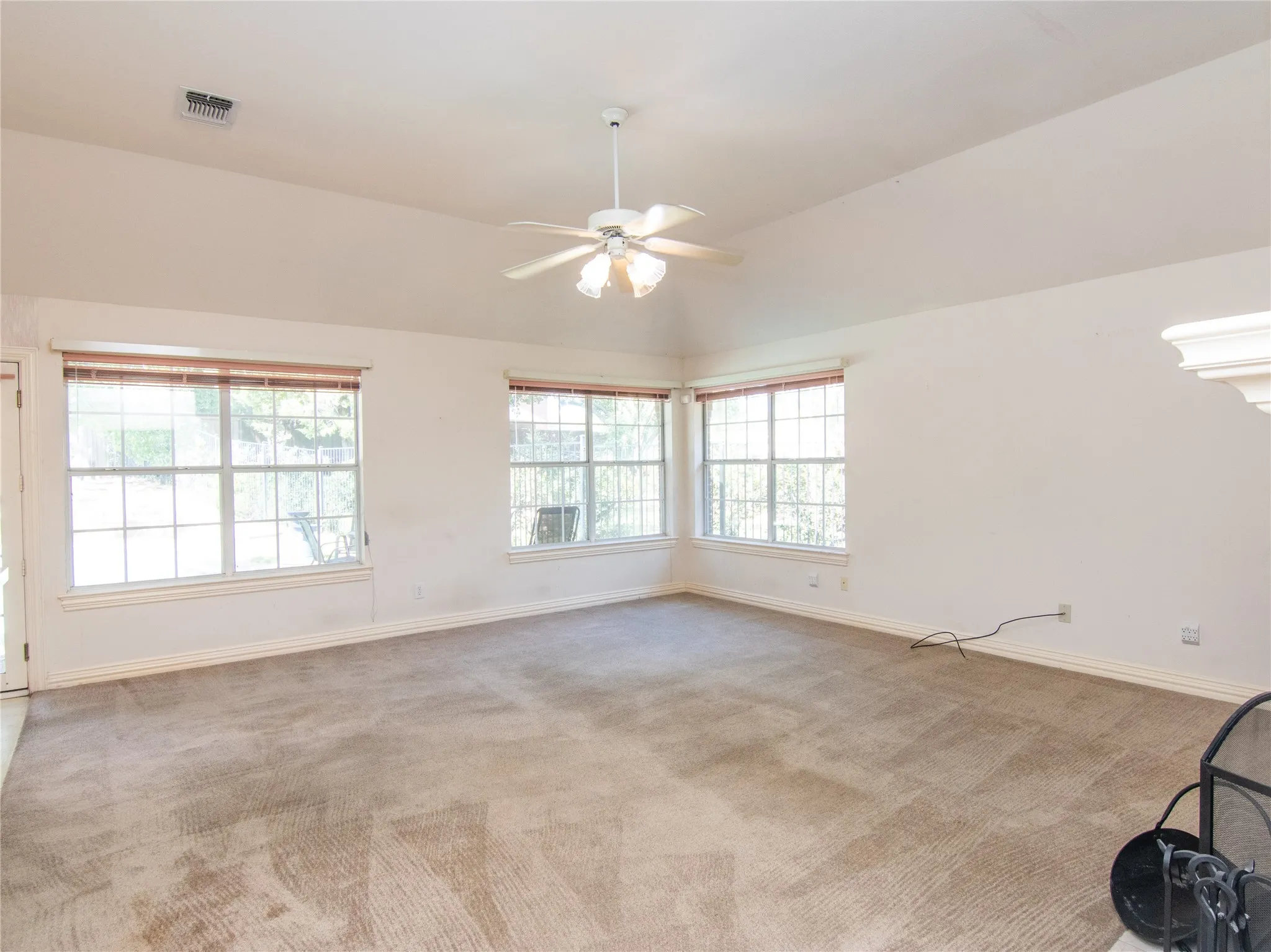 Single Family Residence For Sale in Denton County , 520 Rosedale Street, Highland Village, Texas 75077, 4 Bedroom, 3 Bathroom, 3 Garage spaces, 2,584 Sqft, built in 1989, mls#21383678, Real Estate Agent in Highland Village, Homes For Sale in Denton county, Homes For Sale in Highland Village, Realtor in Highland Village Texas, Real Estate Brokerage Independent Realty Texas, Luminita Cordes Realtor