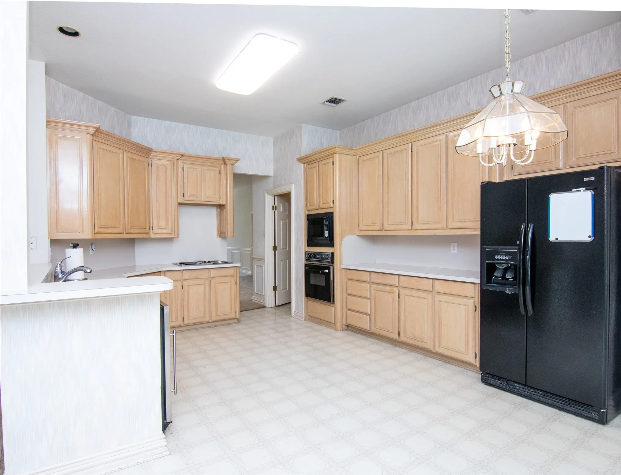 Single Family Residence For Sale in Denton County , 520 Rosedale Street, Highland Village, Texas 75077, 4 Bedroom, 3 Bathroom, 3 Garage spaces, 2,584 Sqft, built in 1989, mls#21383678, Real Estate Agent in Highland Village, Homes For Sale in Denton county, Homes For Sale in Highland Village, Realtor in Highland Village Texas, Real Estate Brokerage Independent Realty Texas, Luminita Cordes Realtor