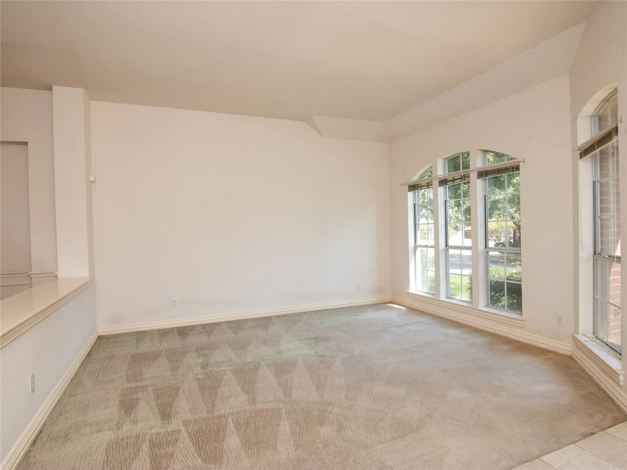 Single Family Residence For Sale in Denton County , 520 Rosedale Street, Highland Village, Texas 75077, 4 Bedroom, 3 Bathroom, 3 Garage spaces, 2,584 Sqft, built in 1989, mls#21383678, Real Estate Agent in Highland Village, Homes For Sale in Denton county, Homes For Sale in Highland Village, Realtor in Highland Village Texas, Real Estate Brokerage Independent Realty Texas, Luminita Cordes Realtor