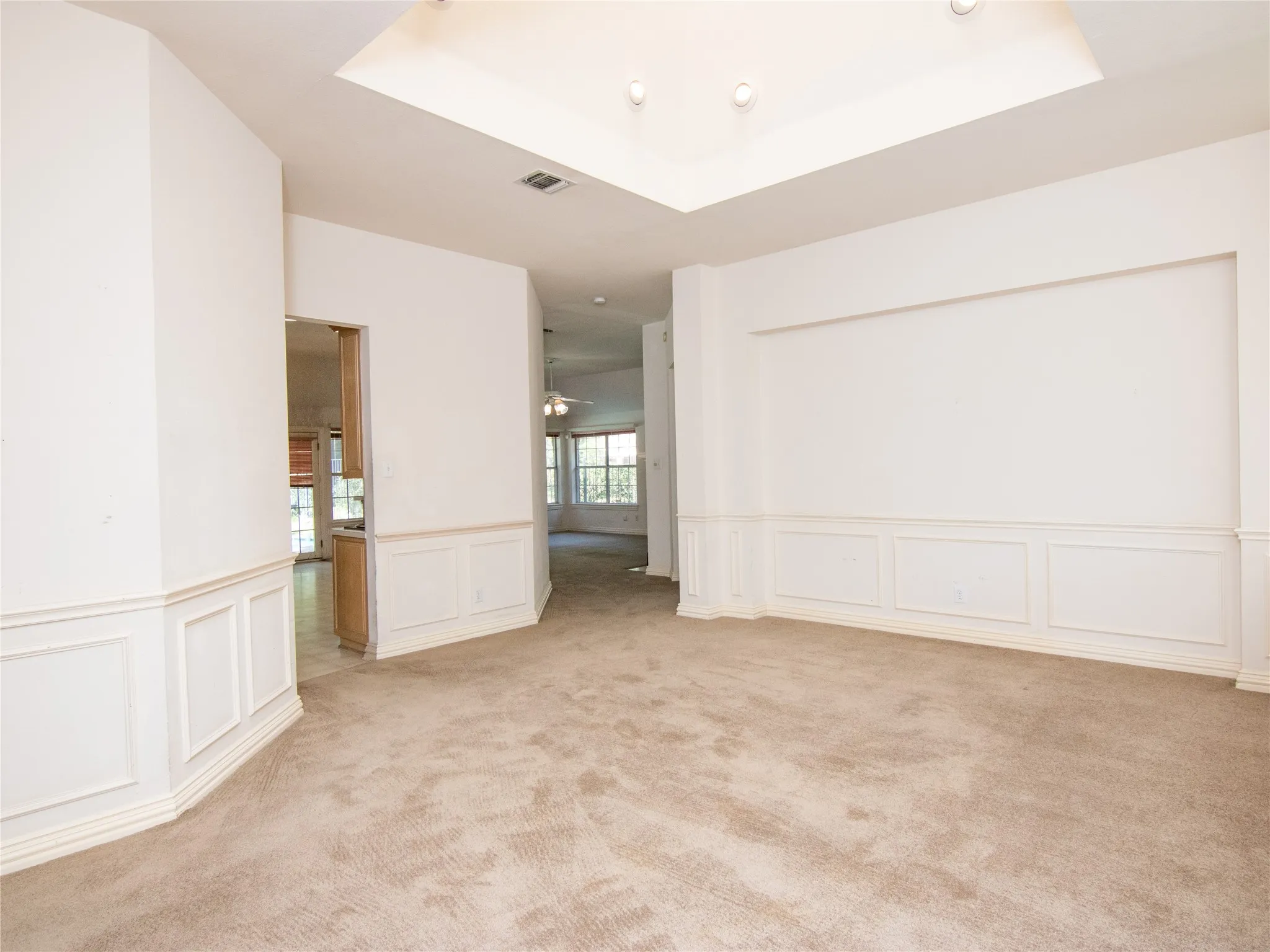 Single Family Residence For Sale in Denton County , 520 Rosedale Street, Highland Village, Texas 75077, 4 Bedroom, 3 Bathroom, 3 Garage spaces, 2,584 Sqft, built in 1989, mls#21383678, Real Estate Agent in Highland Village, Homes For Sale in Denton county, Homes For Sale in Highland Village, Realtor in Highland Village Texas, Real Estate Brokerage Independent Realty Texas, Luminita Cordes Realtor