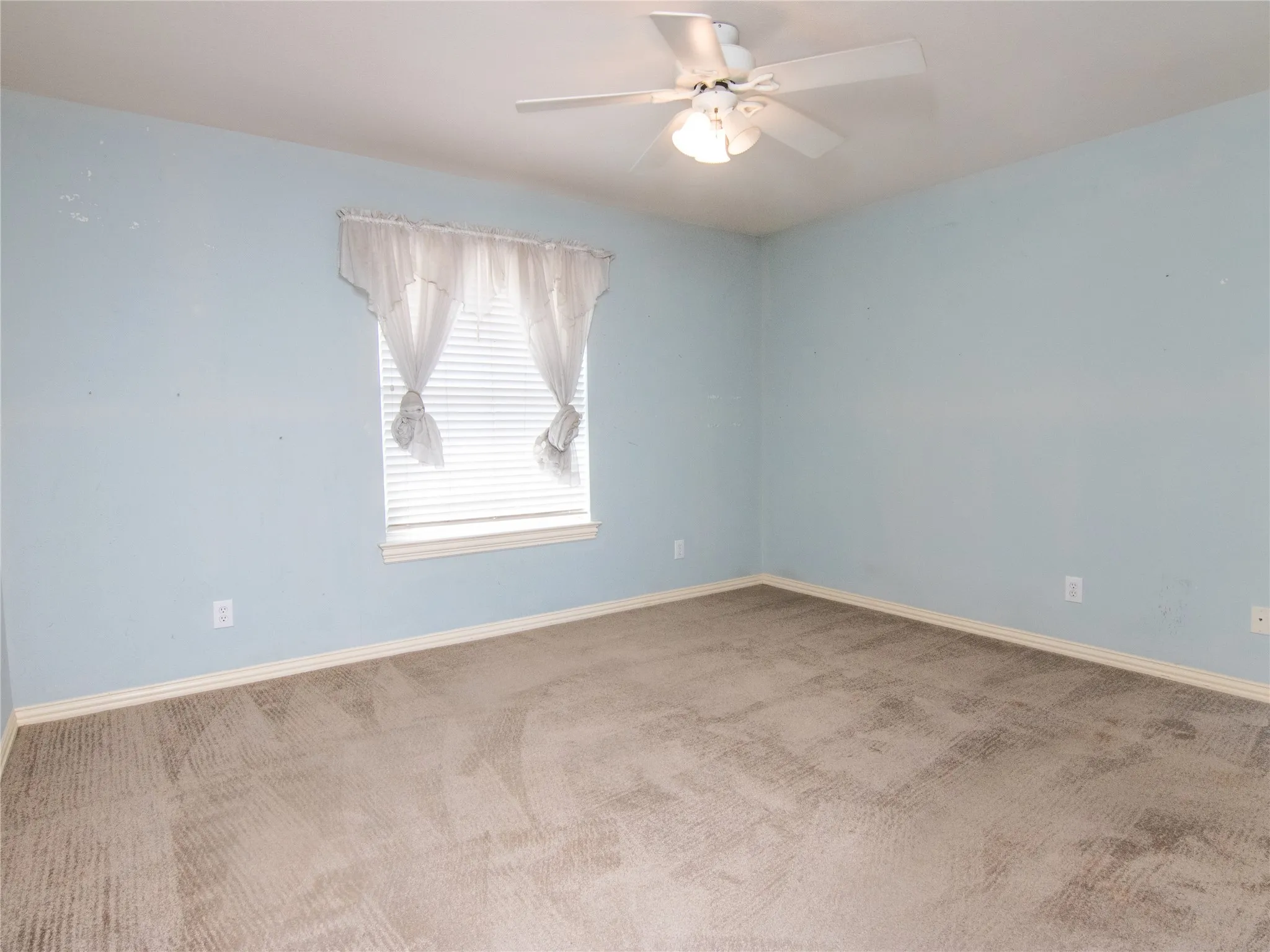 Single Family Residence For Sale in Denton County , 520 Rosedale Street, Highland Village, Texas 75077, 4 Bedroom, 3 Bathroom, 3 Garage spaces, 2,584 Sqft, built in 1989, mls#21383678, Real Estate Agent in Highland Village, Homes For Sale in Denton county, Homes For Sale in Highland Village, Realtor in Highland Village Texas, Real Estate Brokerage Independent Realty Texas, Luminita Cordes Realtor