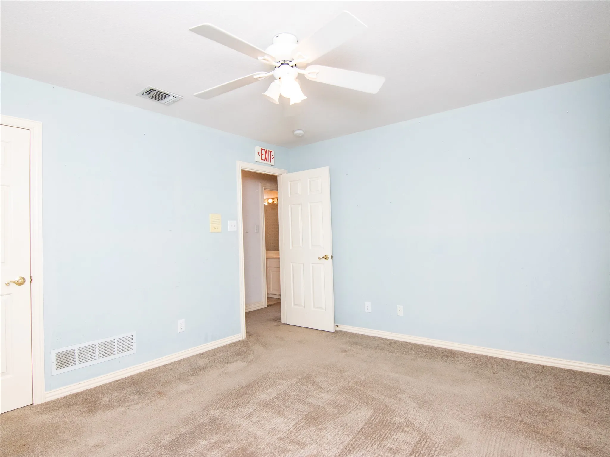 Single Family Residence For Sale in Denton County , 520 Rosedale Street, Highland Village, Texas 75077, 4 Bedroom, 3 Bathroom, 3 Garage spaces, 2,584 Sqft, built in 1989, mls#21383678, Real Estate Agent in Highland Village, Homes For Sale in Denton county, Homes For Sale in Highland Village, Realtor in Highland Village Texas, Real Estate Brokerage Independent Realty Texas, Luminita Cordes Realtor