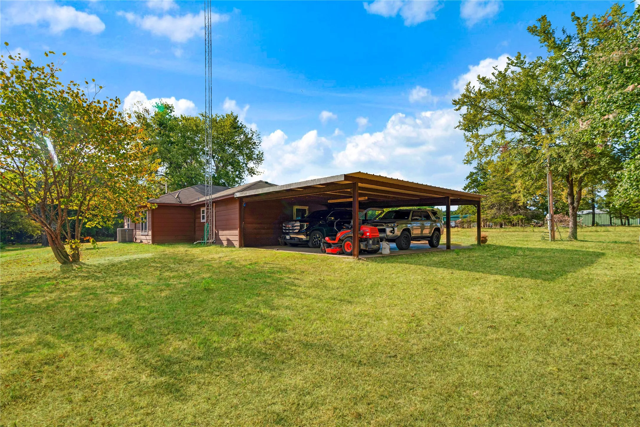 Single Family Residence For Sale in Lamar County , 1965 County Road 44250, Powderly, Texas 75473, 3 Bedroom, 2 Bathroom, Garage spaces, 1,600 Sqft, built in 1984, mls#21381122, Real Estate Agent in Powderly, Homes For Sale in Lamar county, Homes For Sale in Powderly, Realtor in Powderly Texas, Real Estate Brokerage Independent Realty Texas, Luminita Cordes Realtor